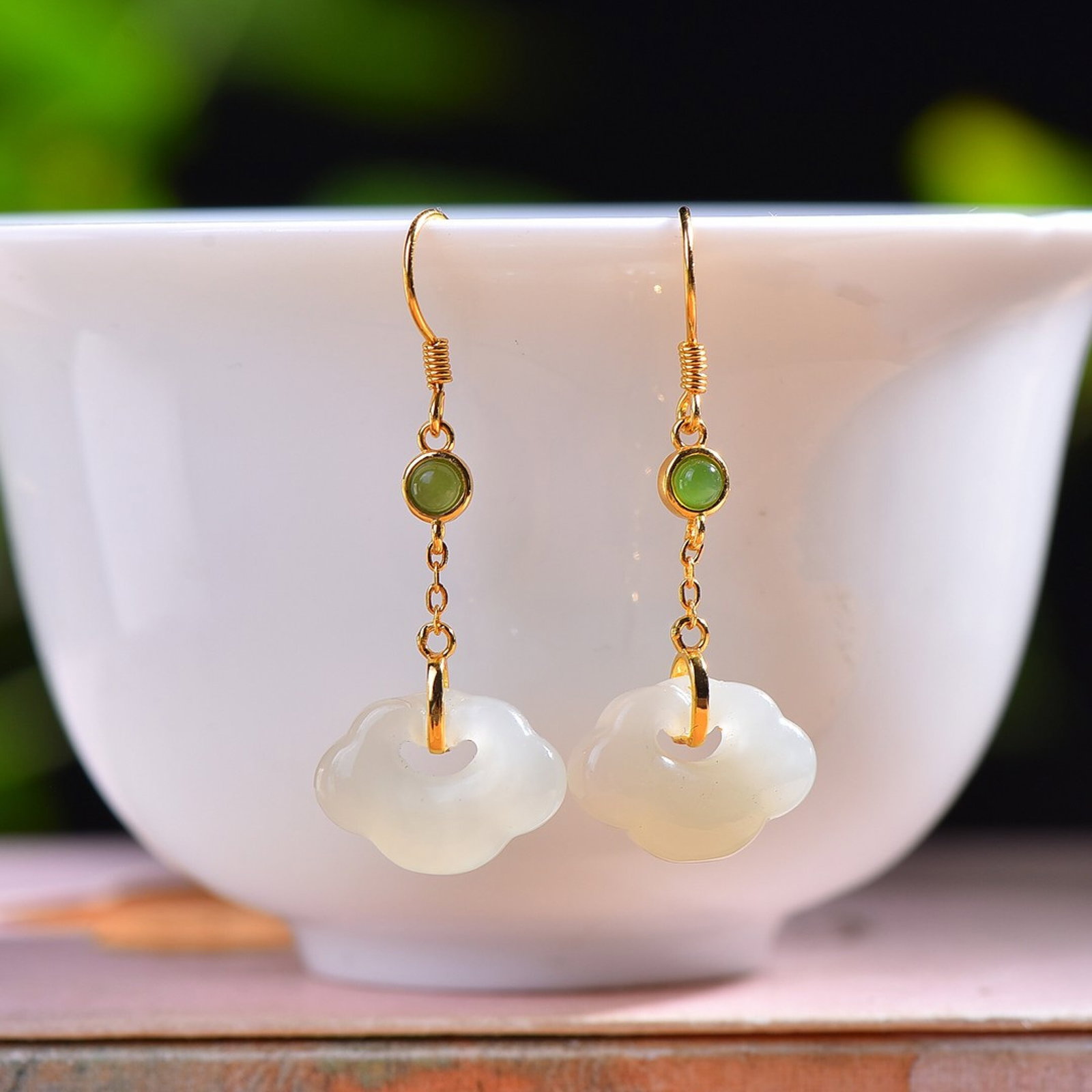 A Pair of Exquisite Sterling Silver-Gold Plated Inlaid White Jade Earrings,Inlaid Jasper: A Pair of Exquisite Sterling Silver-Gold Plated Inlaid White Jade Earrings,Inlaid Jasper,Size:12mmx16mm