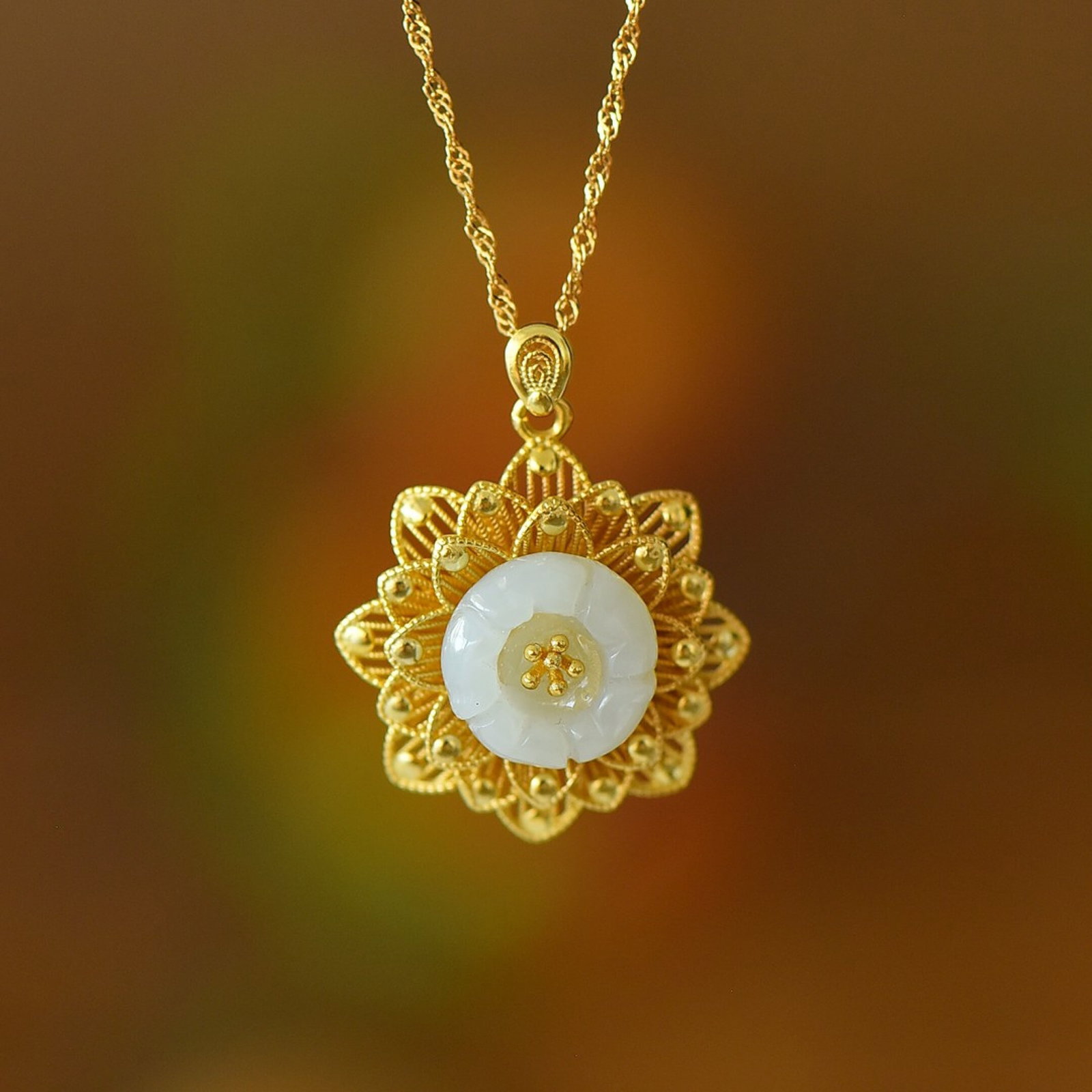 An Exquisite Sterling Silver-Gold Plated Inlaid White Jade Pendant: An Exquisite Sterling Silver-Gold Plated Inlaid White Jade Pendant,Size:14mmx14mm 纯银镀金镶白玉吊坠