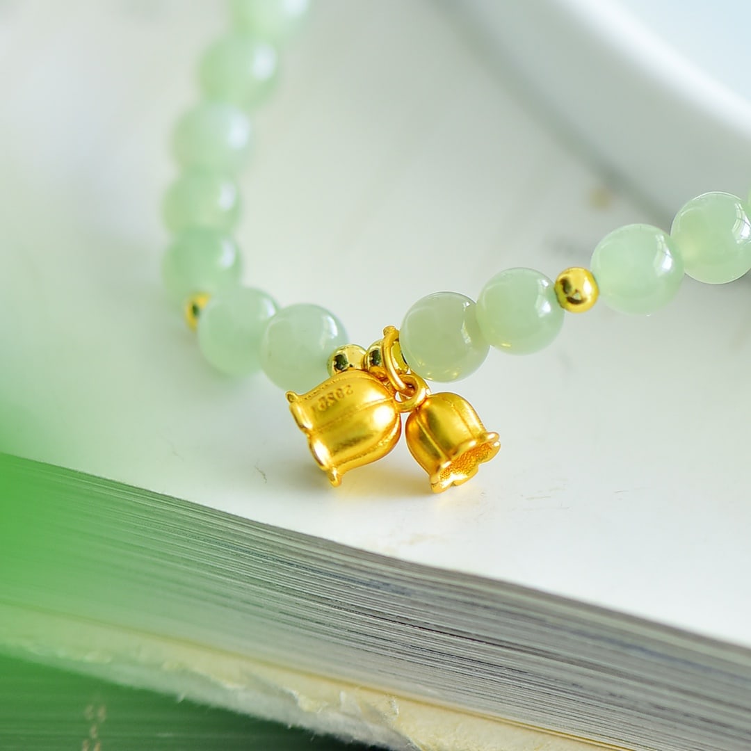 An Exquisite Greenish Jade Bracelets: An Exquisite Greenish Jade Bracelets,Size:6mm 青白玉手串