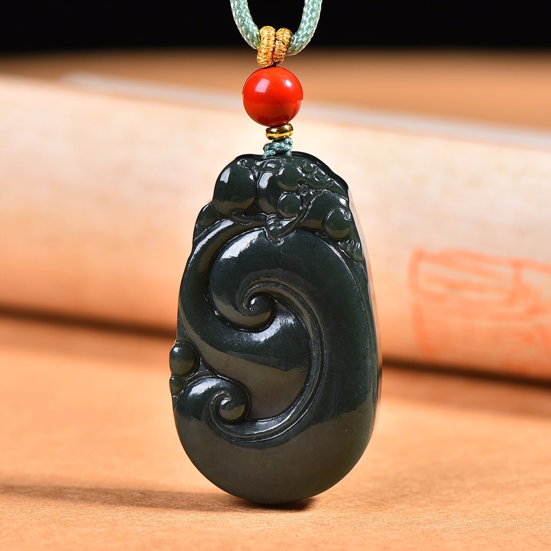An Exquisite Sapphire Pendant: An Exquisite Sapphire Pendant,Size:39mmx49mm 寓意:吉祥 事事如意 事事顺心 青玉挂件