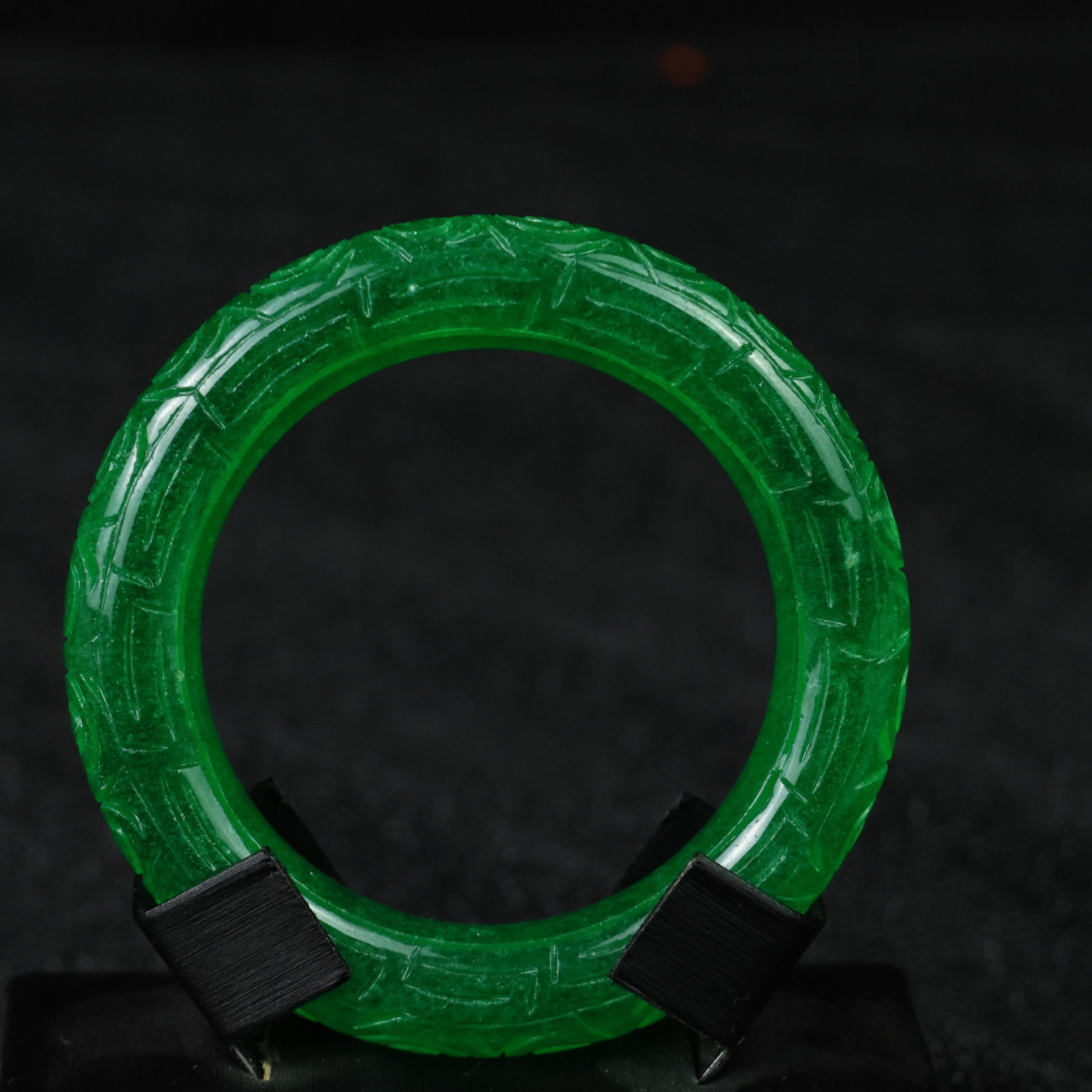 An Exquisite Jadeite Bracelets: An Exquisite Jadeite Bracelets,Size:59mmx14mm 翡翠手镯
