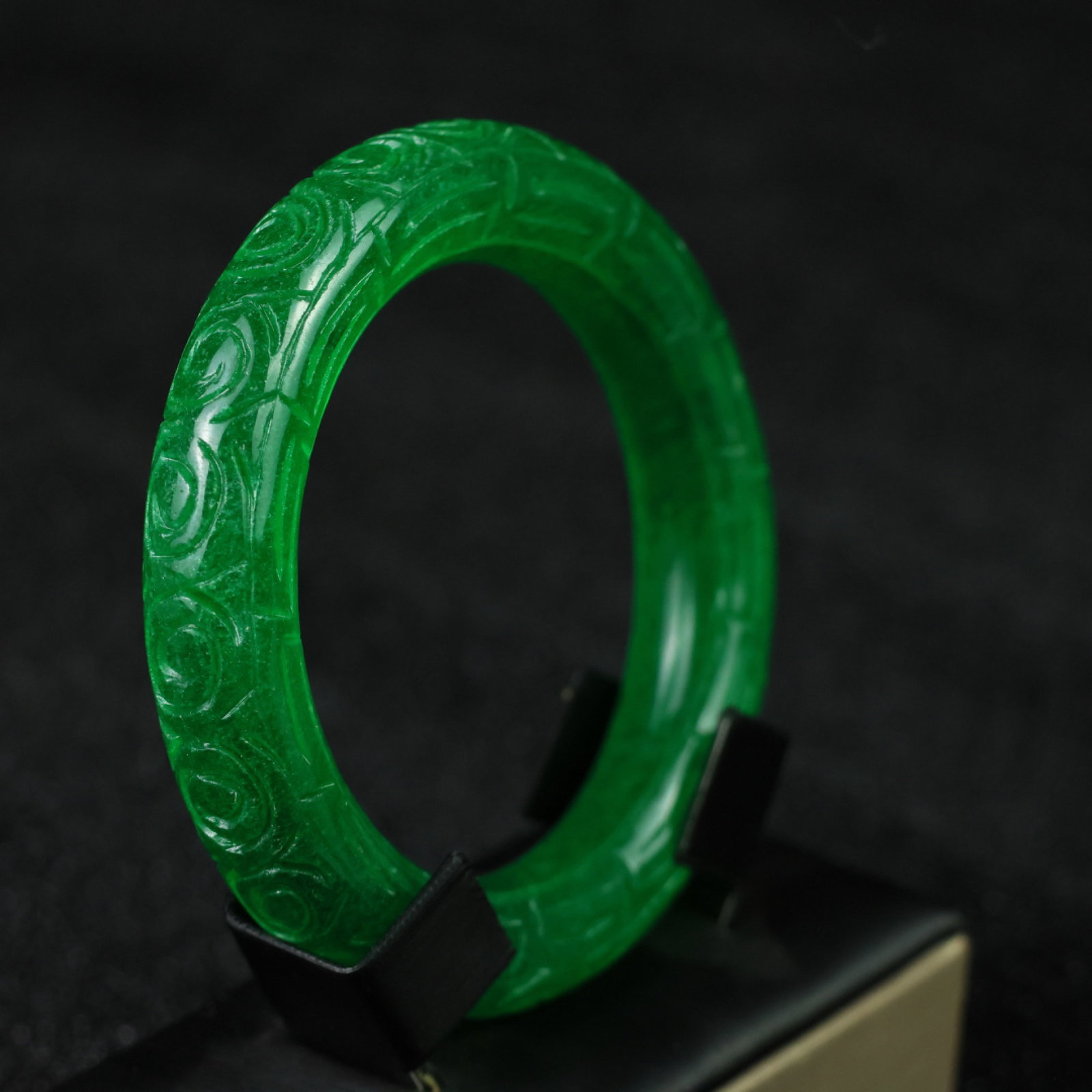 An Exquisite Jadeite Bracelets - 2