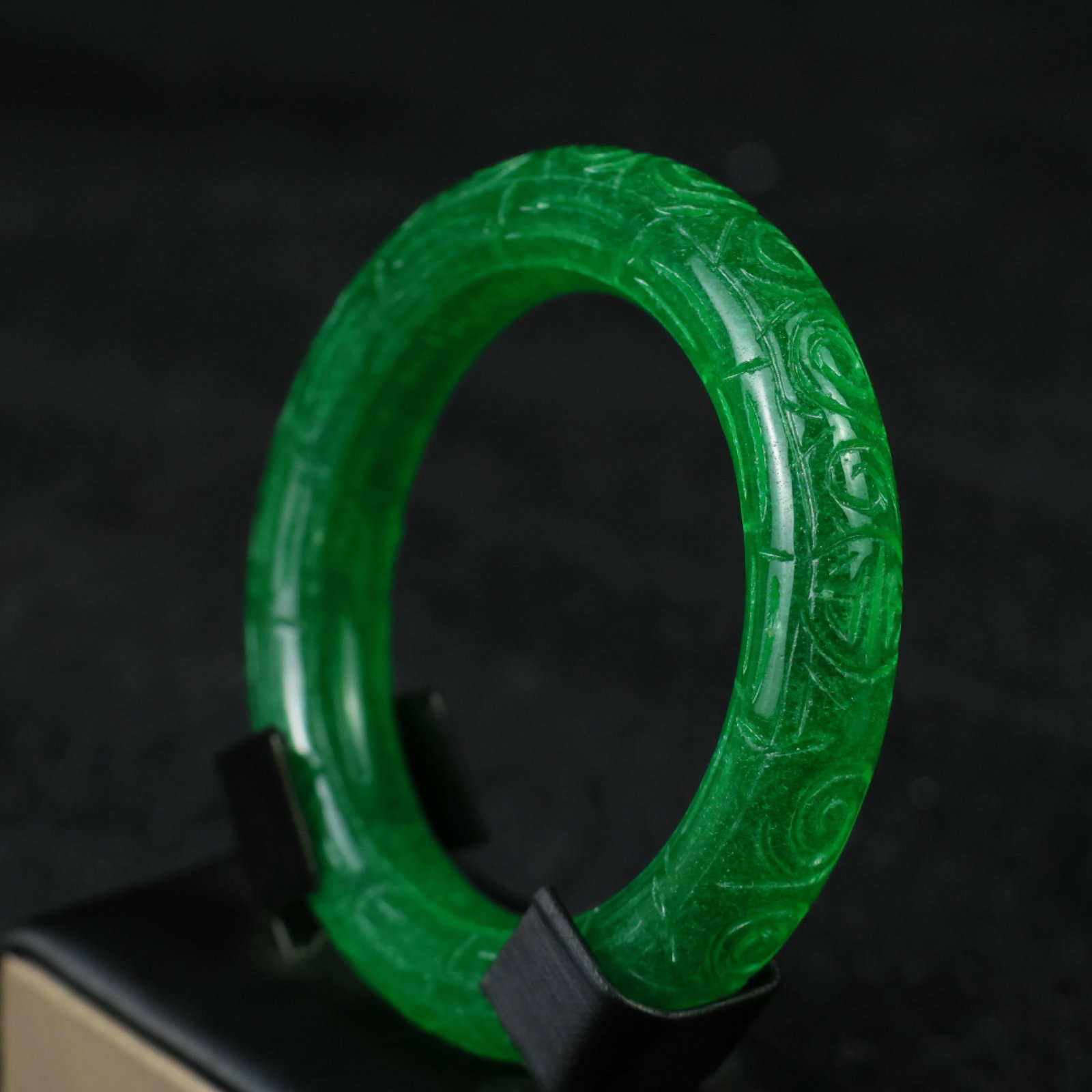 An Exquisite Jadeite Bracelets - 4