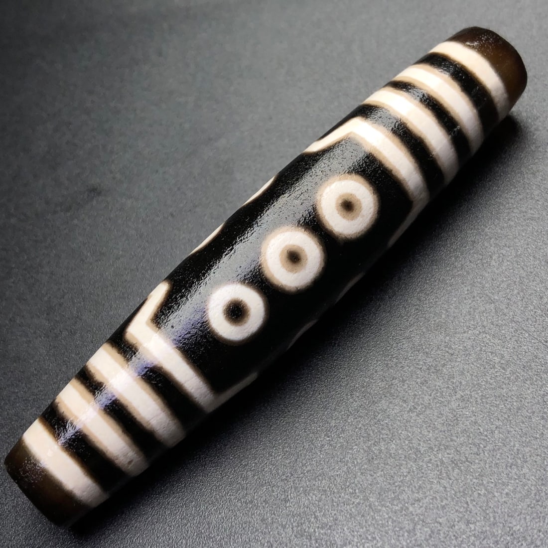 An Exquisite Ten Eyes Dzi Bead Pendant: An Exquisite Ten Eyes Dzi Bead Pendant,Size:80mmx17mm,Weight:35.4g 十眼天珠挂件
