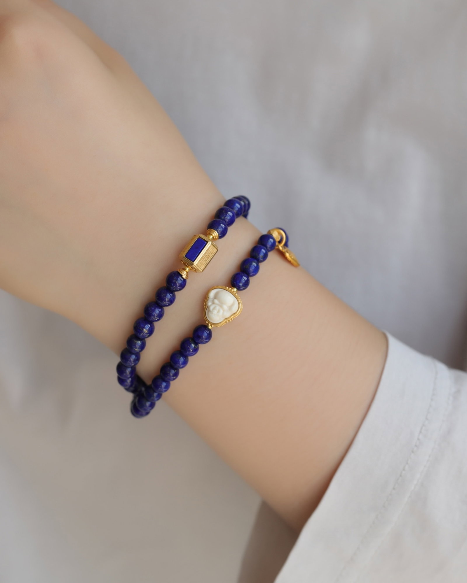 An Exquisite Lapis Lazuli Bracelets - 8