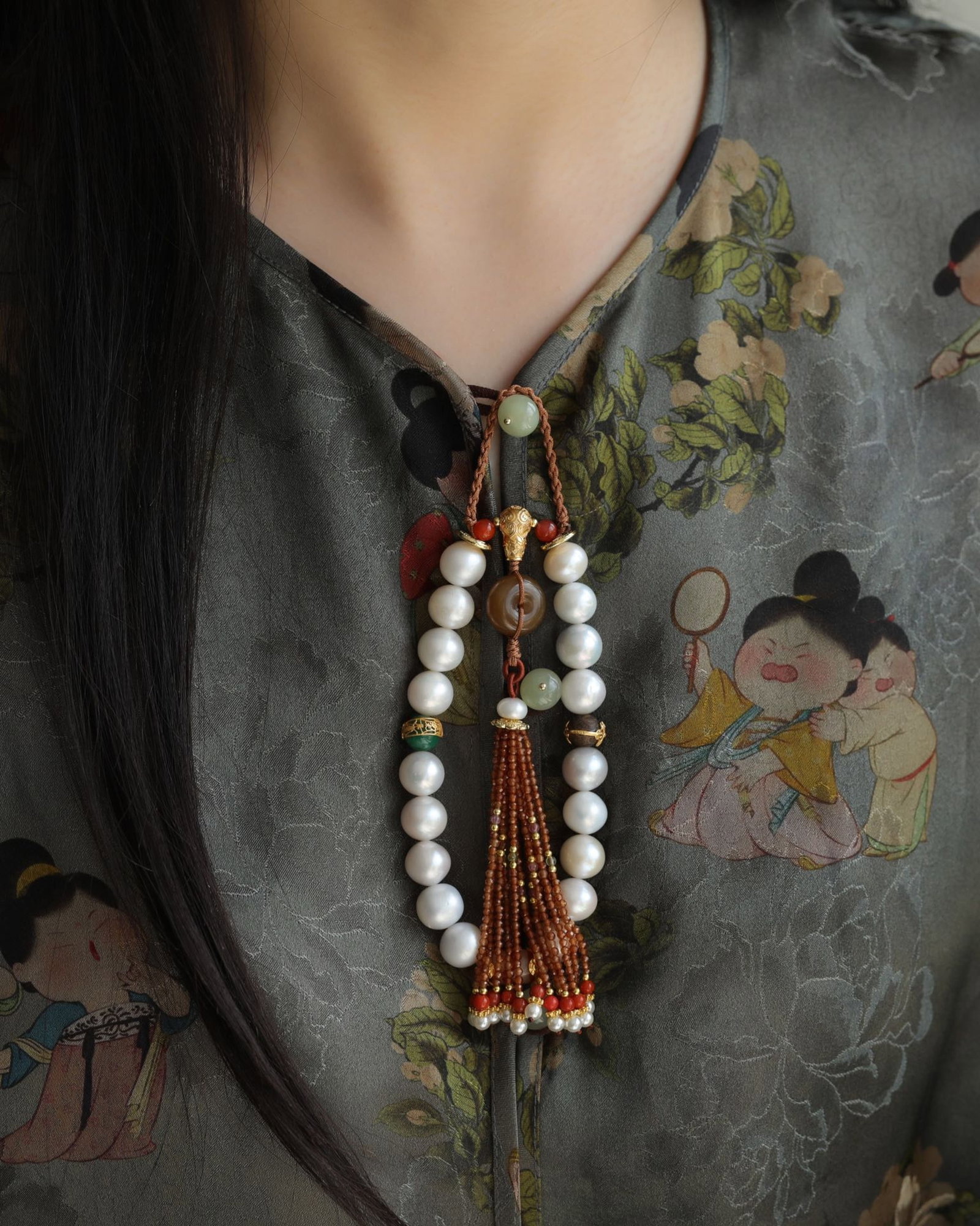 An Exquisite Pearls Bracelets - 10