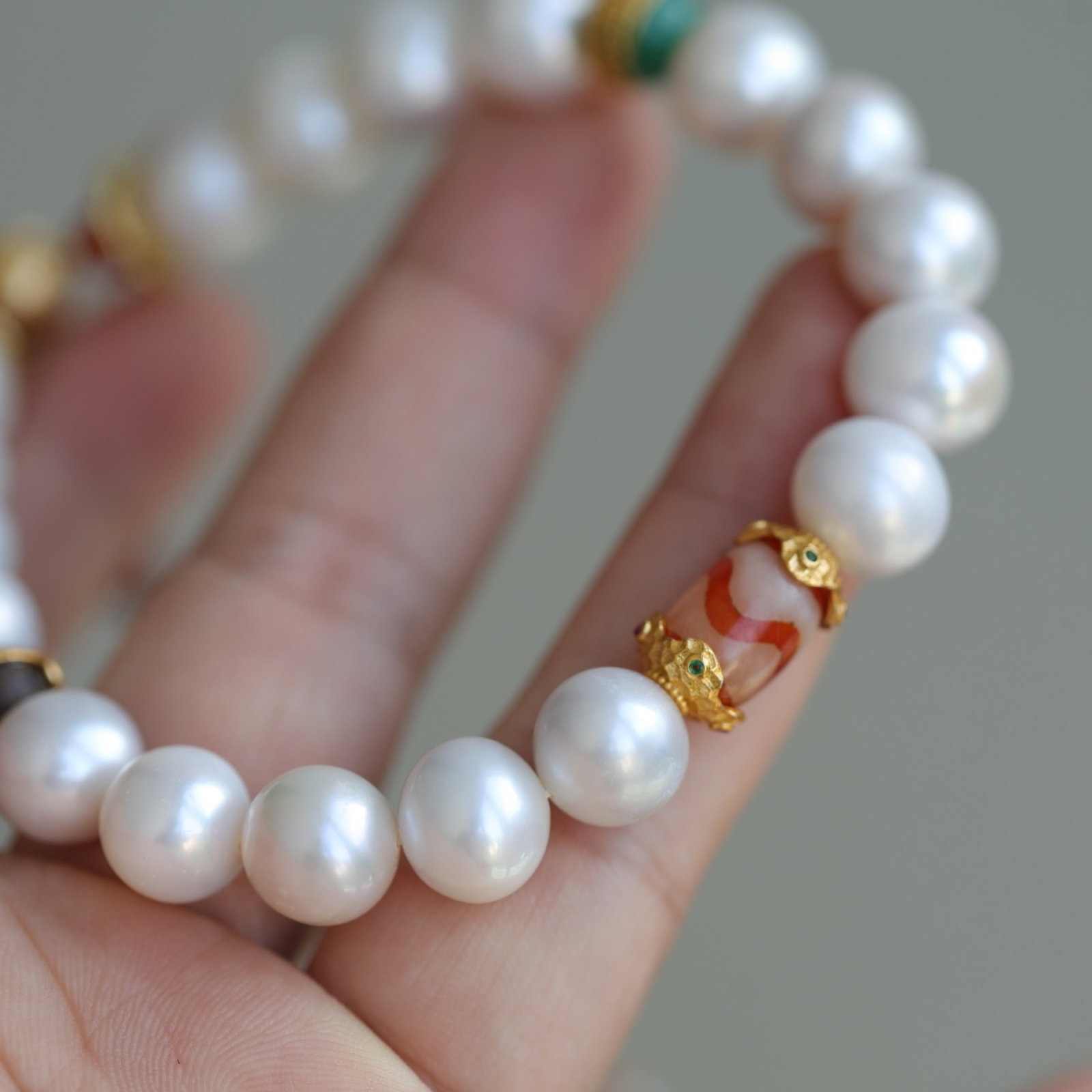 An Exquisite Pearls Bracelets - 5