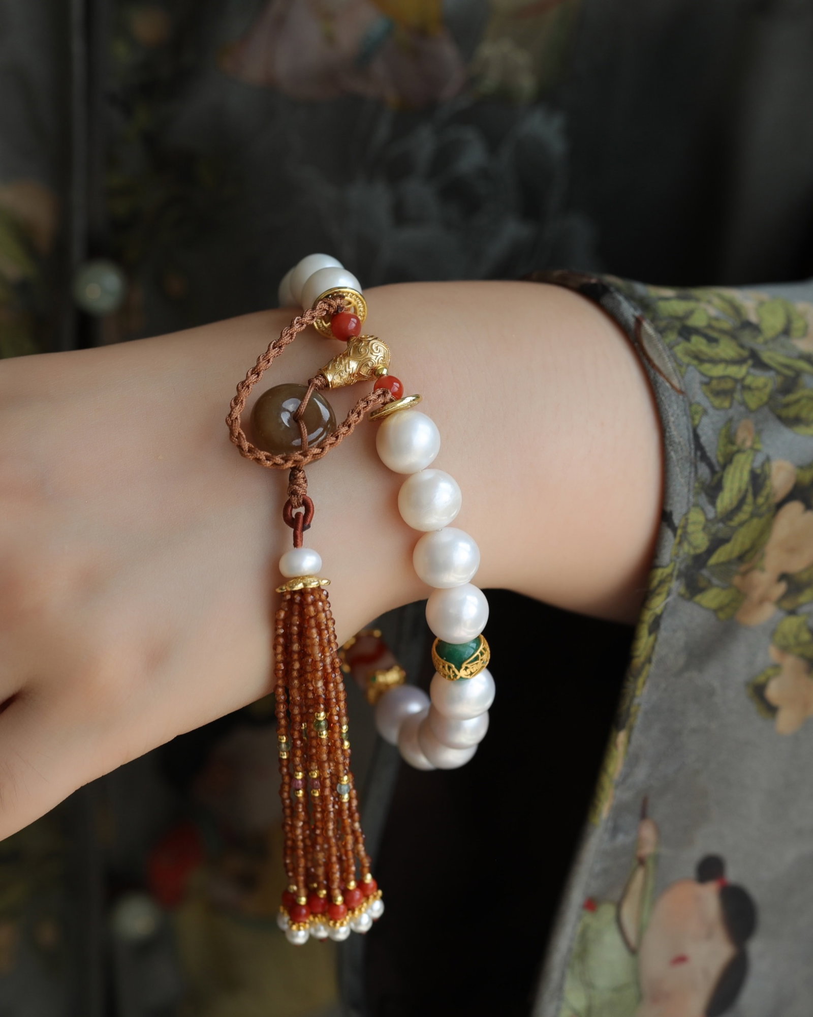 An Exquisite Pearls Bracelets - 7