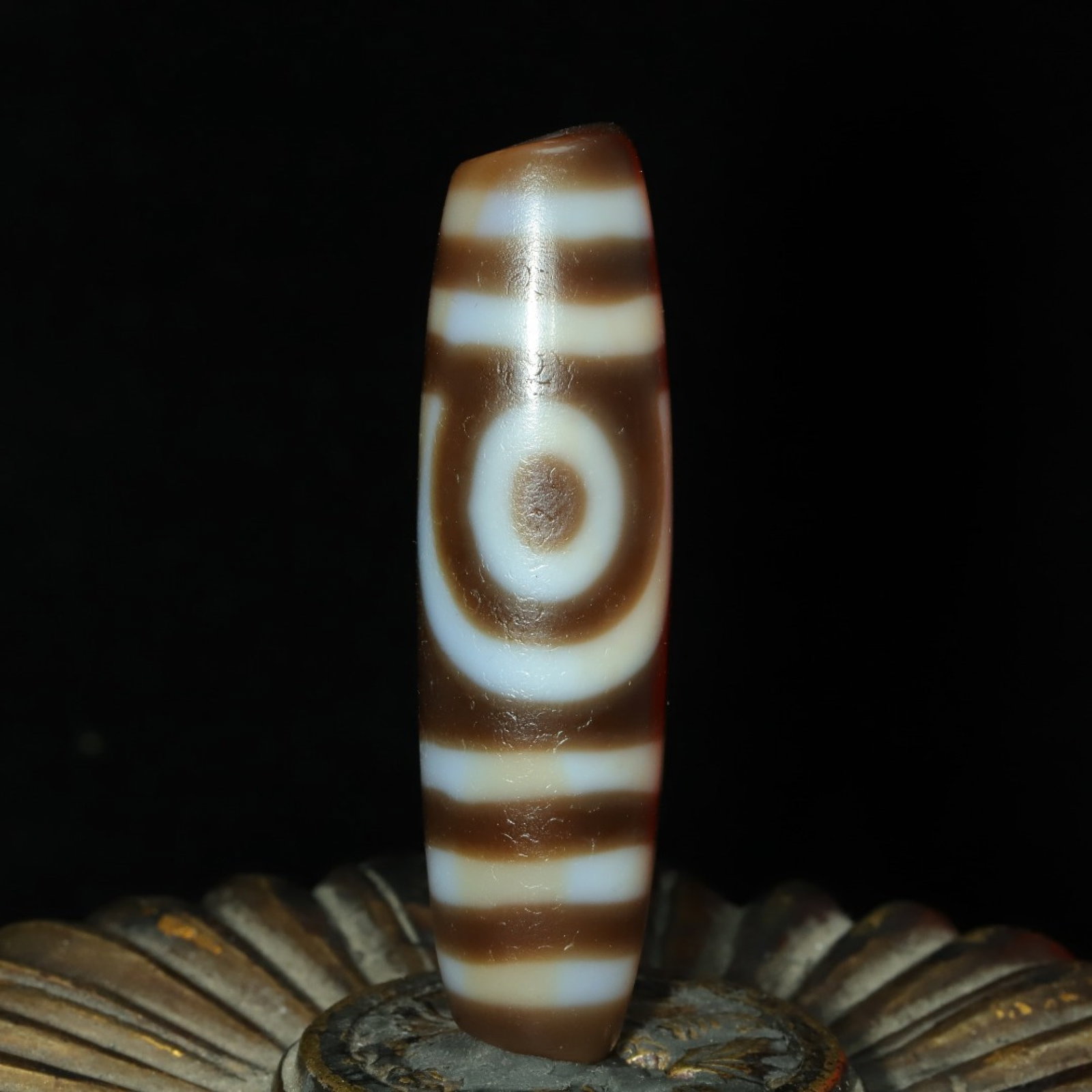 An Exquisite Two Eyes Dzi Bead Pendant: An Exquisite Two Eyes Dzi Bead Pendant,Size:54mmx14mm,Weight:19g 两眼天珠挂件