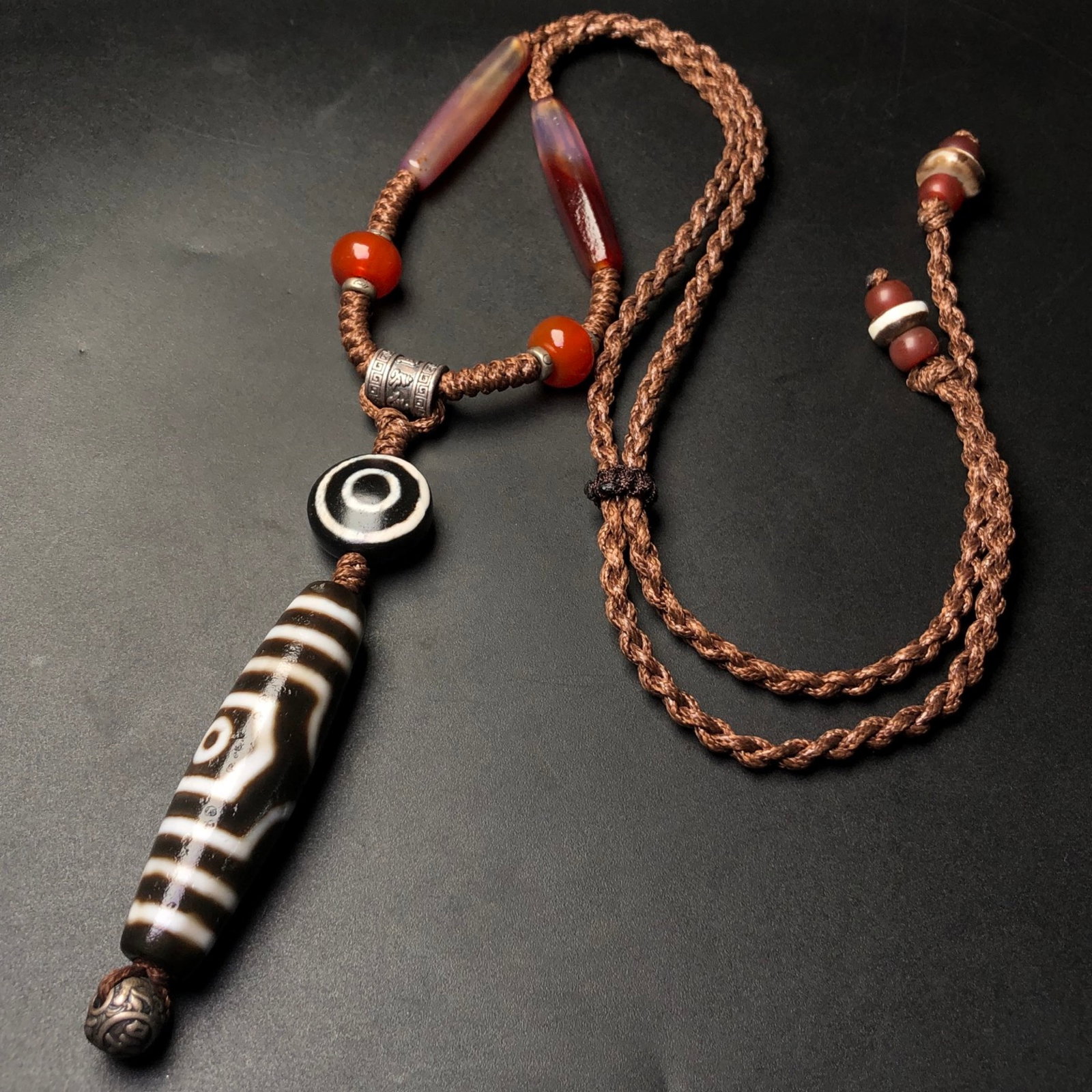 An Exquisite Dzi Bead Necklace: An Exquisite Dzi Bead Necklace,Size:58mmx15mm 天珠项链