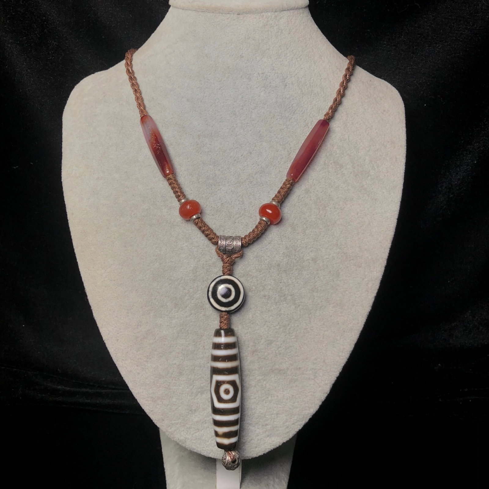 An Exquisite Dzi Bead Necklace - 9