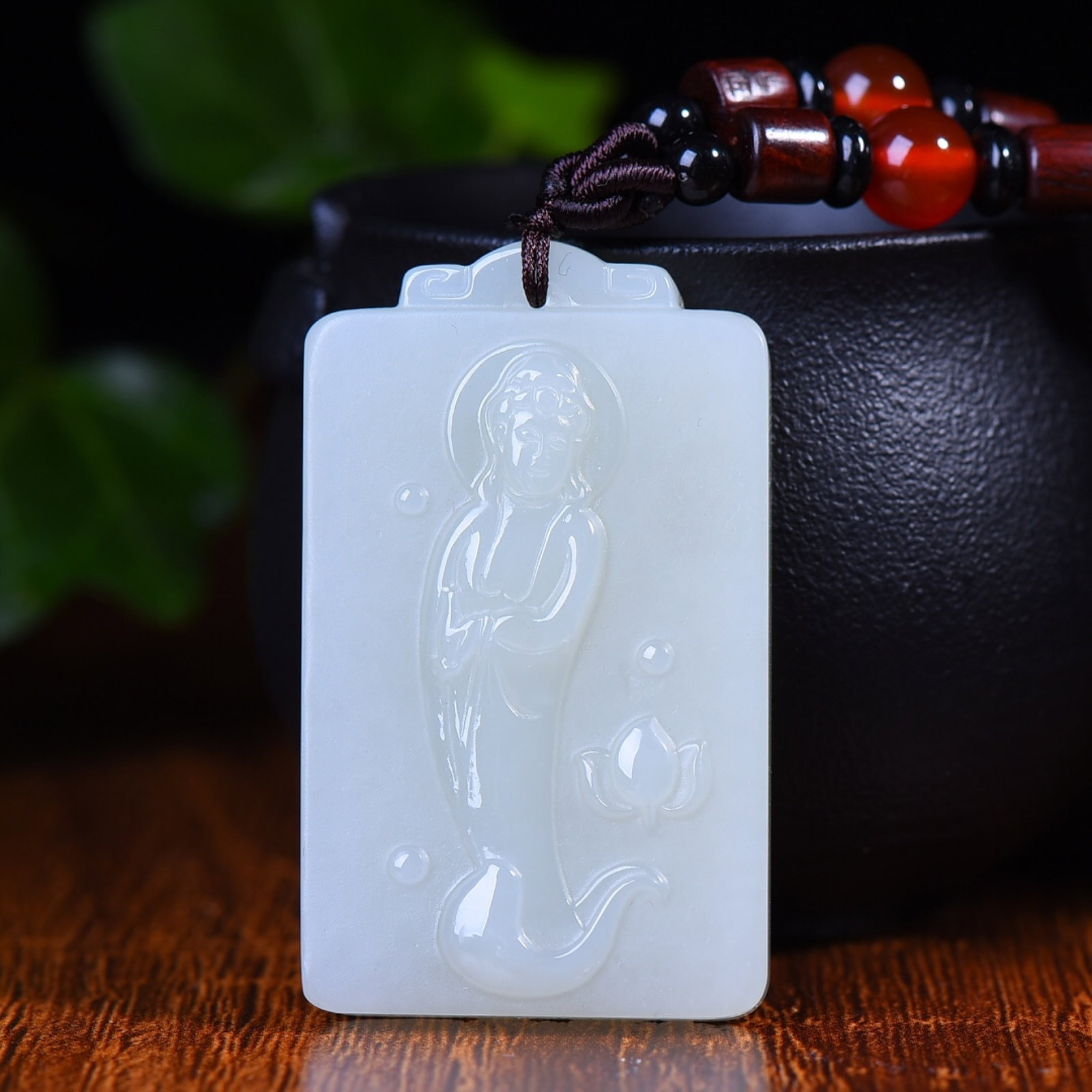 An Exquisite White Jade Sakyamuni Pattern Pendant: An Exquisite White Jade Sakyamuni Pattern Pendant,Size:30mmx50mm (寓意)吉祥 保佑一切顺利