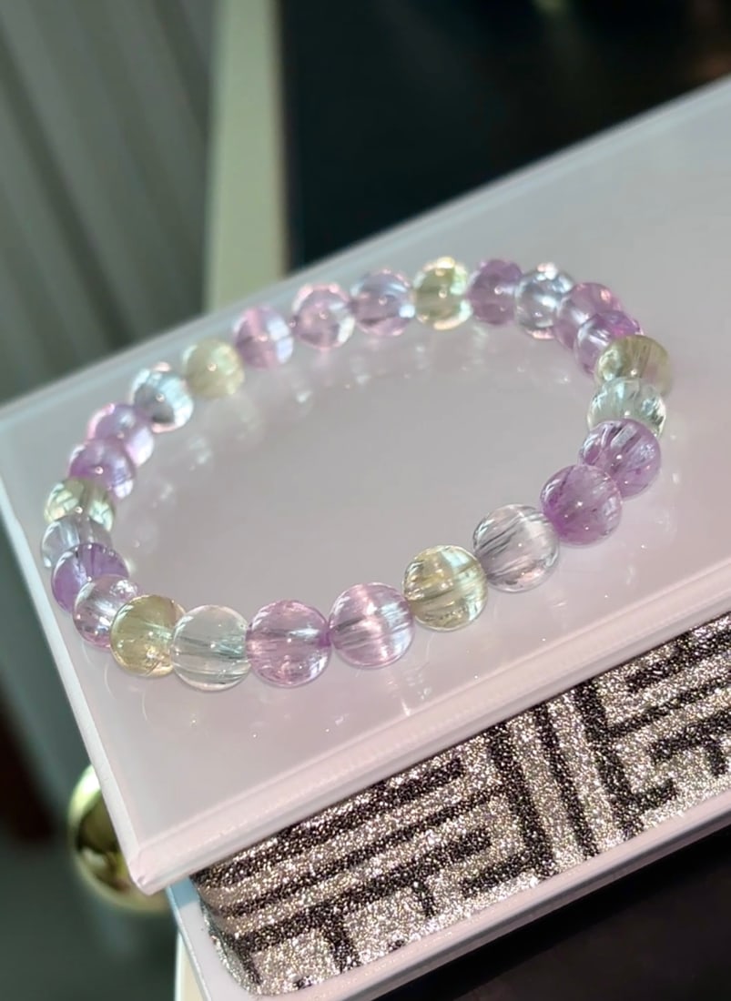 An Exquisite Crystal Bracelets - 5