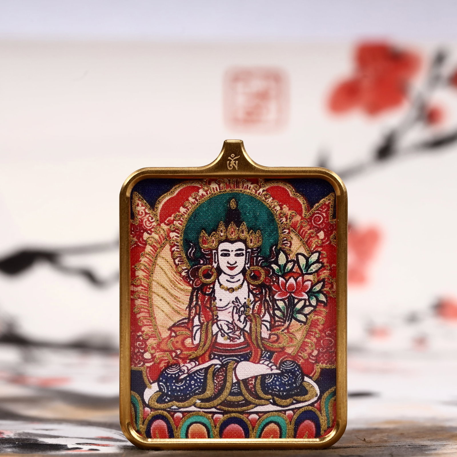 An Exquisite Painted Color Statue of Avalokitesvara Tangka: An Exquisite Painted Color Statue of Avalokitesvara Tangka,Size:2inx2.8in 彩绘观音像唐卡
