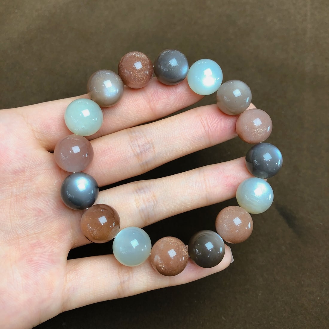 An Exquisite Moonstone Bracelets: An Exquisite Moonstone Bracelets,Size:12.6mm,Weight:44.2g 月光石手串