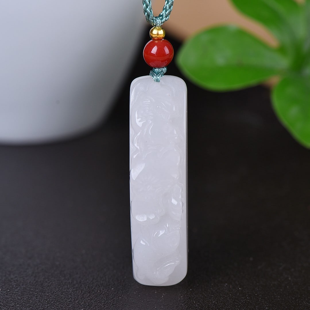 An Exquisite White Jade Lotus and Fish Pattern Pendant: An Exquisite White Jade Lotus and Fish Pattern Pendant,Size:13mmx44mm 寓意:吉祥如意 年年有余