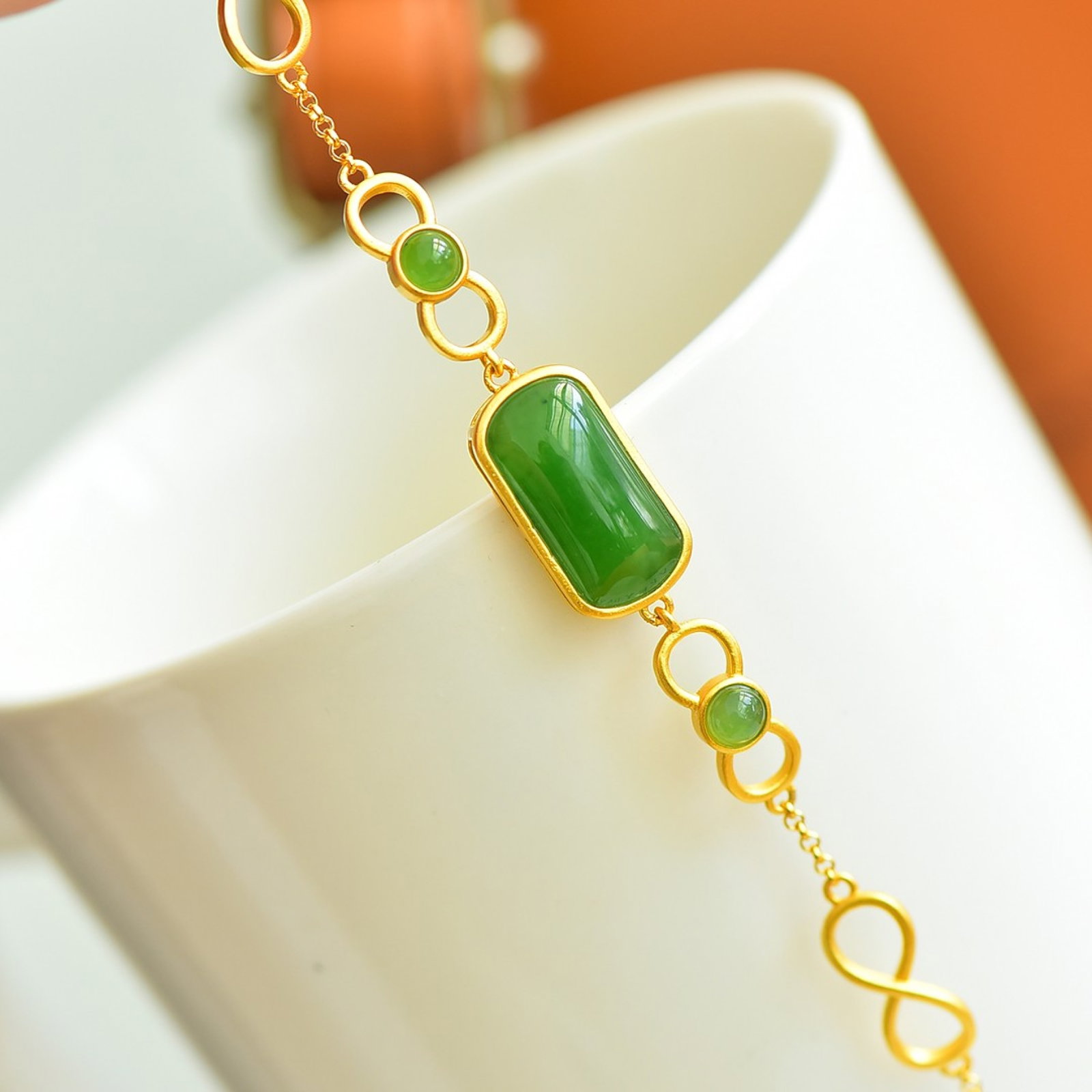 An Exquisite Sterling Silver-Gold Plated Inlaid Jasper Bracelets: An Exquisite Sterling Silver-Gold Plated Inlaid Jasper Bracelets,Size:8mmx16mm 纯银镀金镶碧玉手链