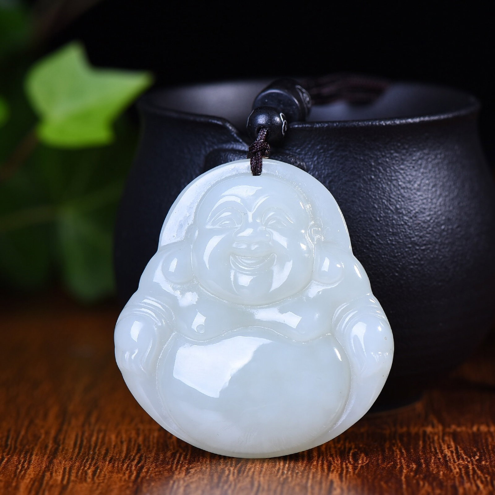 An Exquisite White Jade Maitreya Buddha Pendant: An Exquisite White Jade Maitreya Buddha Pendant,Size:42mmx45mm (寓意)吉祥 笑口常开 工艺精湛