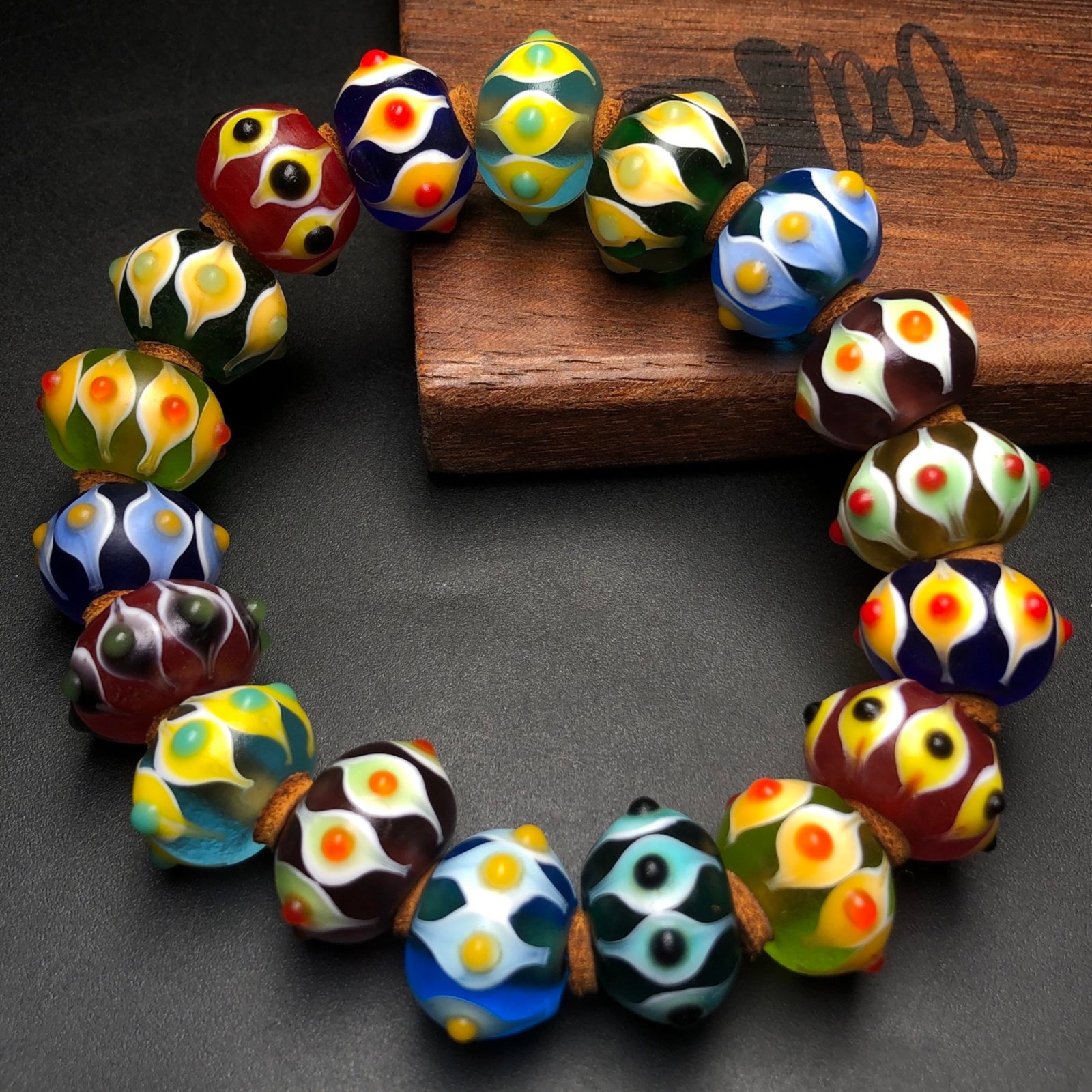 An Exquisite Glass Painted Color Bracelets: An Exquisite Glass Painted Color Bracelets,Size:17mmx12mm 琉璃彩绘手串