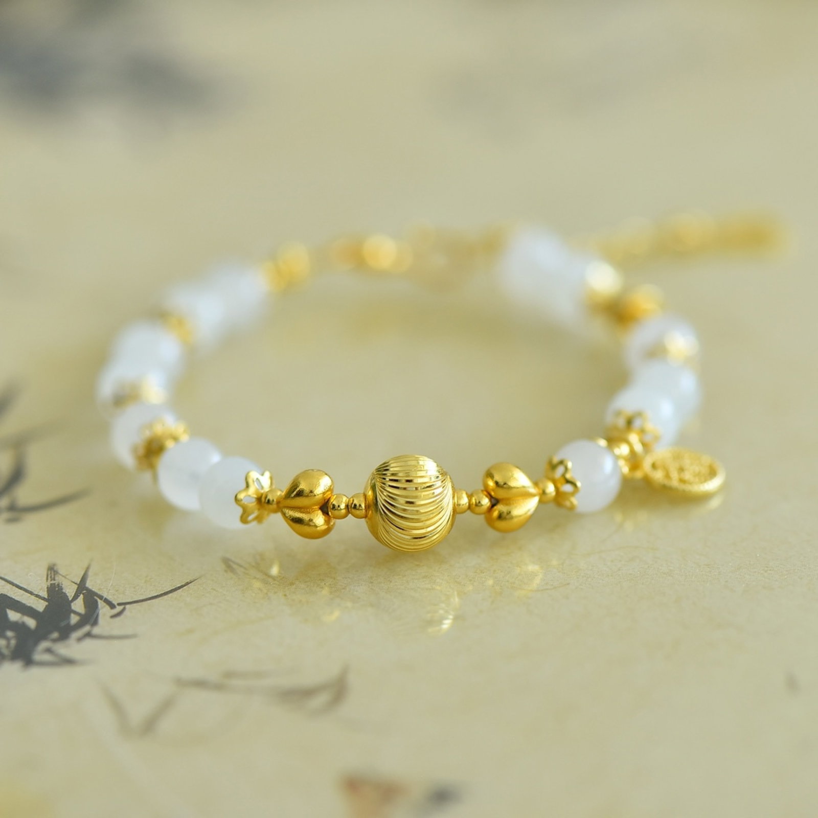 An Exquisite Sterling Silver-Gold Plated Inlaid White Jade Bracelets,Inlaid Gems: An Exquisite Sterling Silver-Gold Plated Inlaid White Jade Bracelets,Inlaid Gems 纯银镀金镶白玉手串,嵌宝石