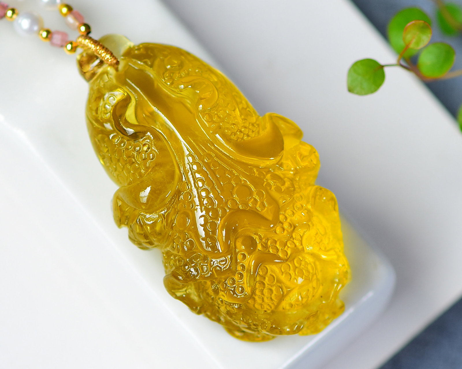 An Exquisite Crystal Cabbage Pendant: An Exquisite Crystal Cabbage Pendant,Size:51.8mmx29.5mmx21.2mm,Weight:35.8g 水晶白菜吊坠