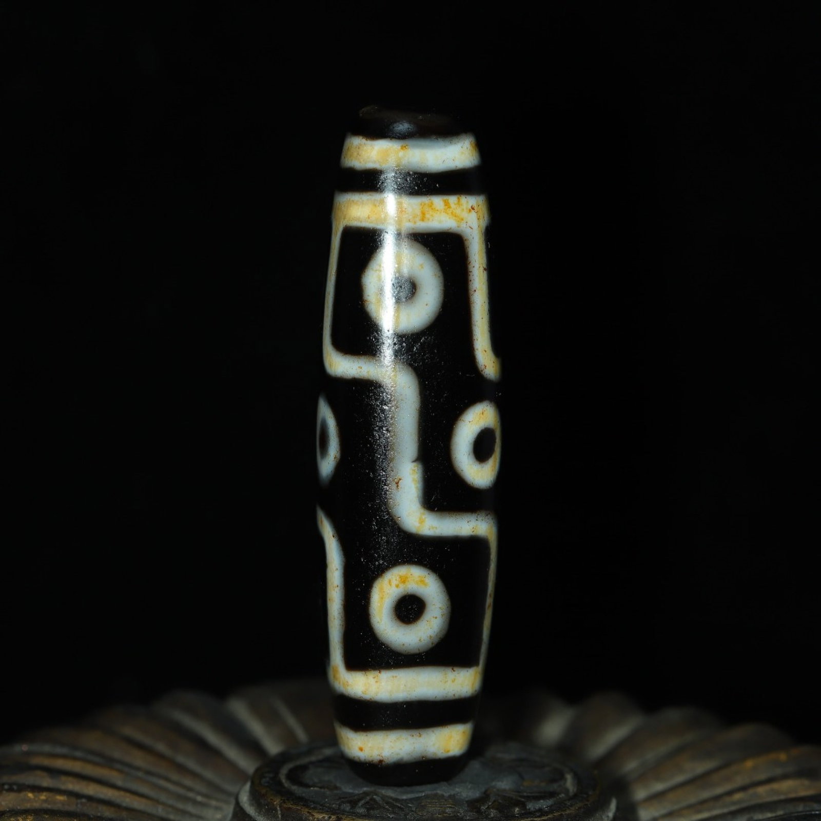 An Exquisite Nine Eyes Dzi Bead Pendant: An Exquisite Nine Eyes Dzi Bead Pendant,Size:60mmx16mm,Weight:26g 九眼天珠挂件