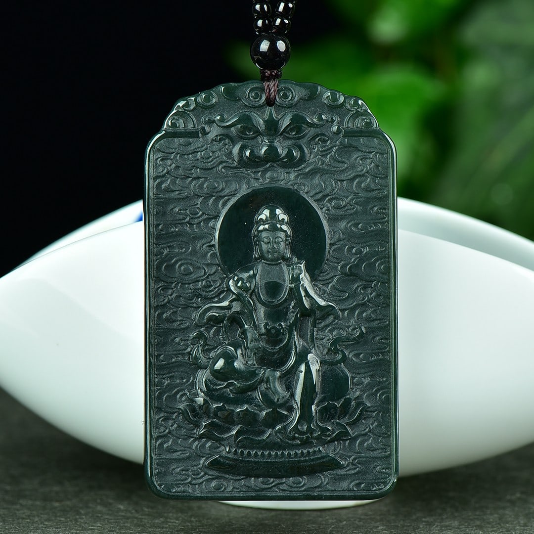 An Exquisite Sapphire Auspicious Cloud and Avalokitesvara Pattern Pendant: An Exquisite Sapphire Auspicious Cloud and Avalokitesvara Pattern Pendant,Size:40mmx66mm 寓意:吉祥 普度众生 保平安