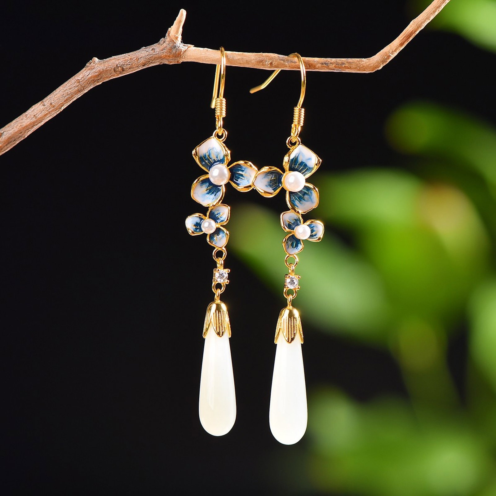 A Pair of Exquisite Sterling Silver-Gold Plated Inlaid White Jade Enamel Earrings,Inlaid Pearls: A Pair of Exquisite Sterling Silver-Gold Plated Inlaid White Jade Enamel Earrings,Inlaid Pearls,Size:6mmx20mm,6mmx20mm