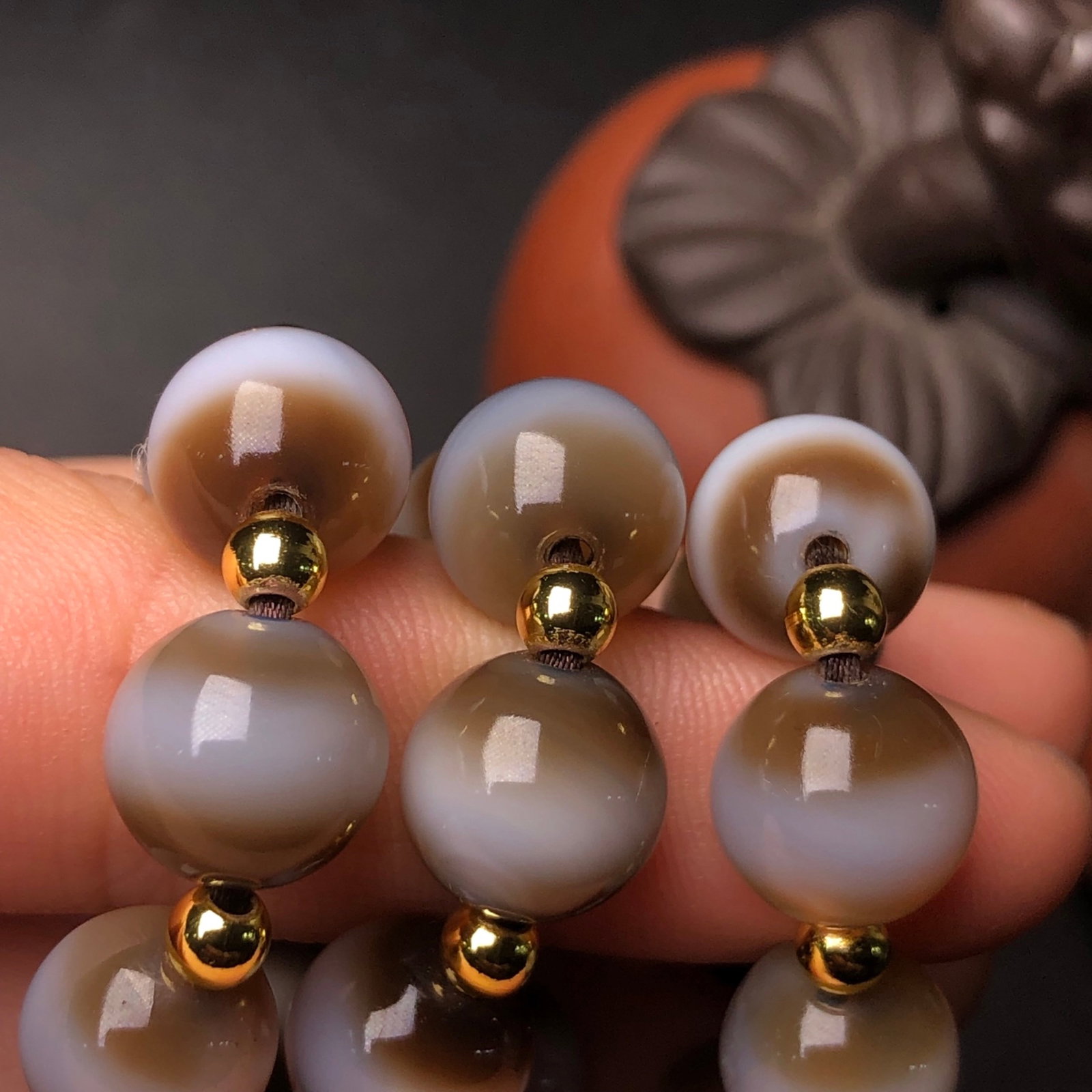 An Exquisite Agate Necklace - 8