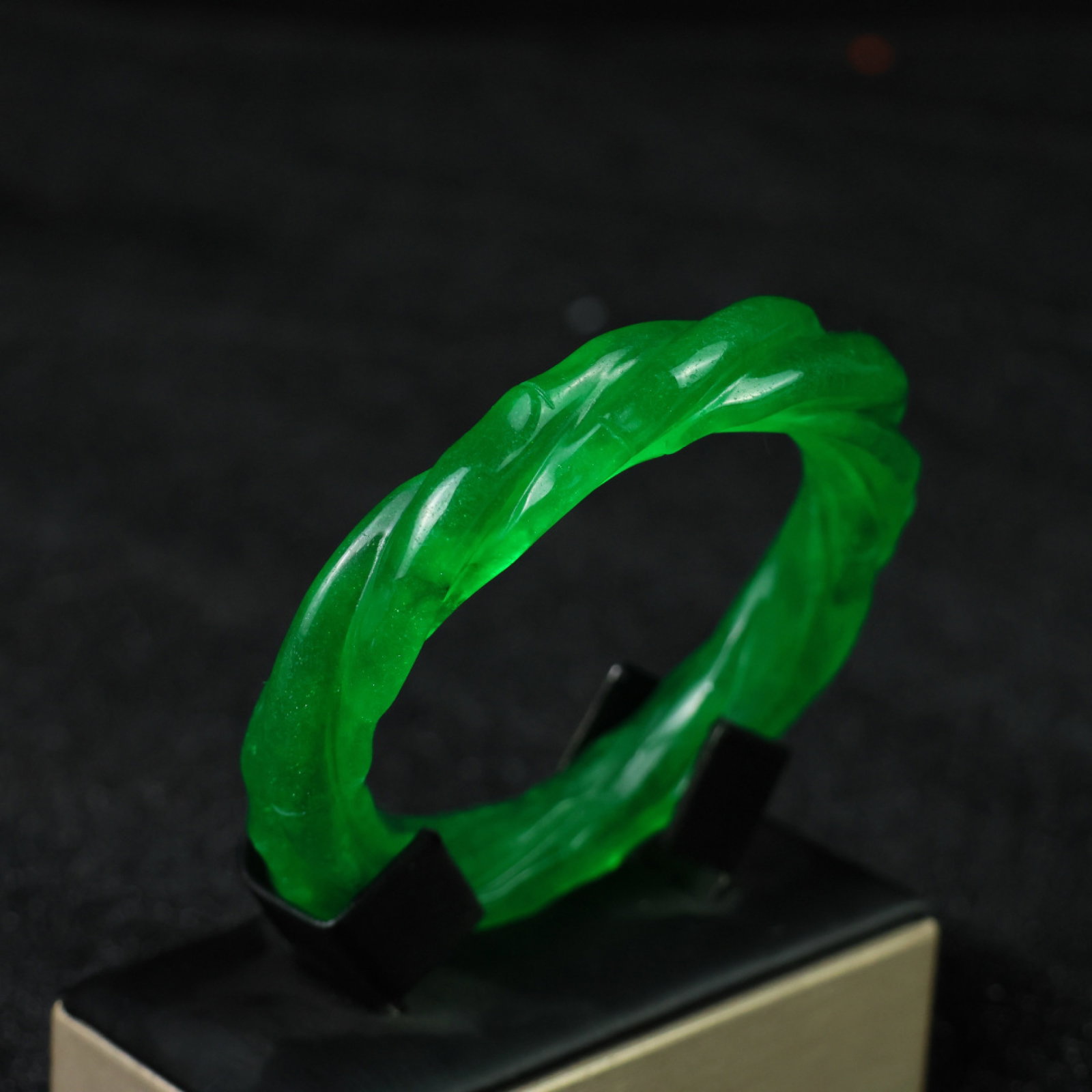 An Exquisite Jadeite Bracelets - 5