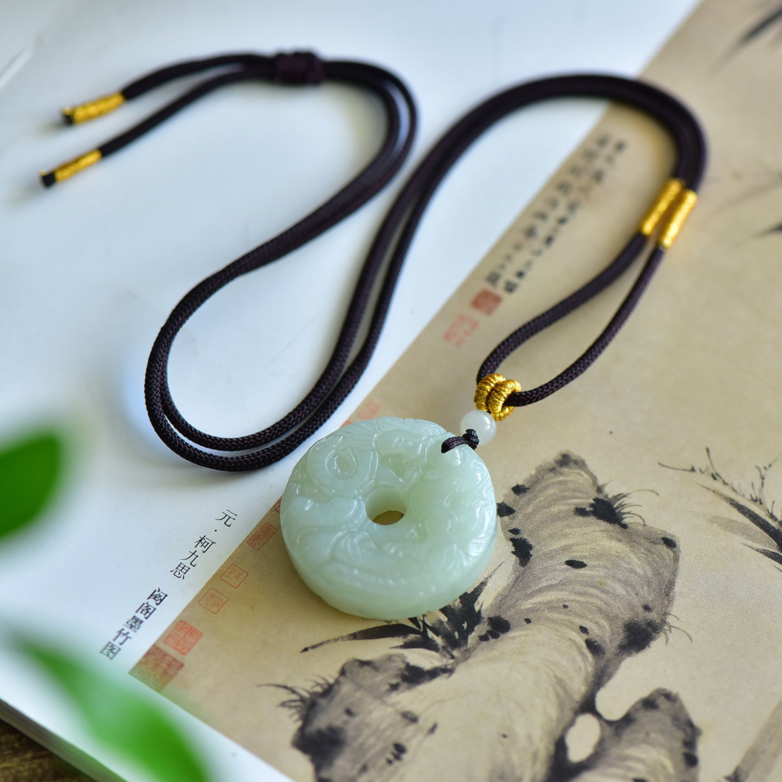 An Exquisite Greenish Jade Dragon Pattern Pendant: An Exquisite Greenish Jade Dragon Pattern Pendant,Size:33mmx33mm 寓意:吉祥 龙凤和鸣 凤牌吊坠