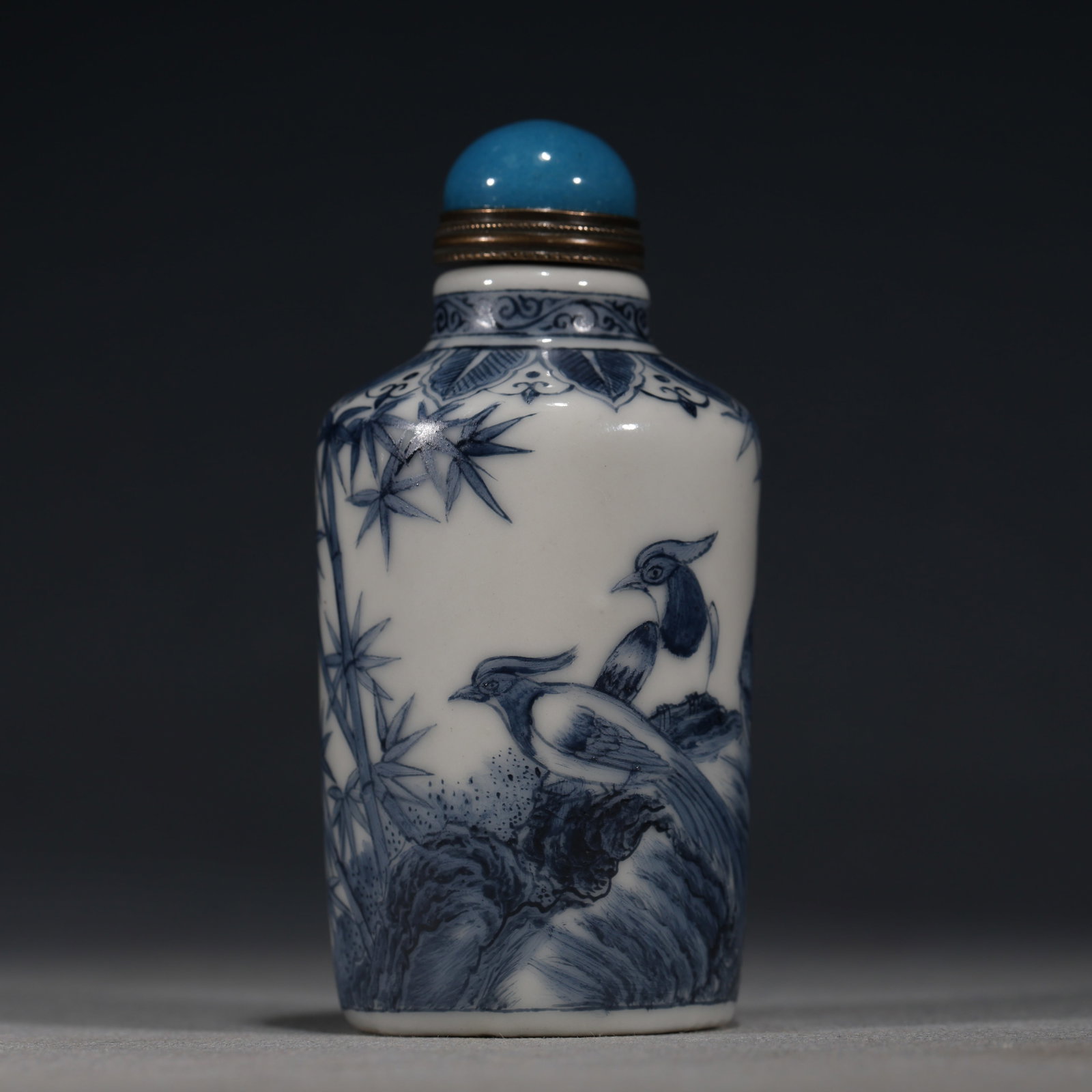 An Exquisite Blue And White Snuff Bottle With Bamboo,Rock And Bird Pattern: An Exquisite Blue And White Snuff Bottle With Bamboo,Rock And Bird Pattern,China,Qing Dynasty,Four-Character Qianlong Mark,Dimensions:3.1inx1.6in,青花竹石鸟纹࿬