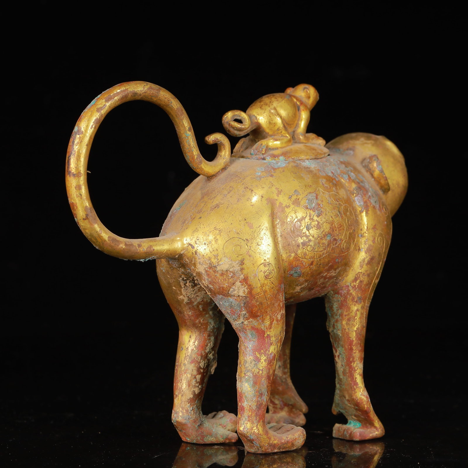 An Exquisite Gilt Bronze Monkey Ornament - 10
