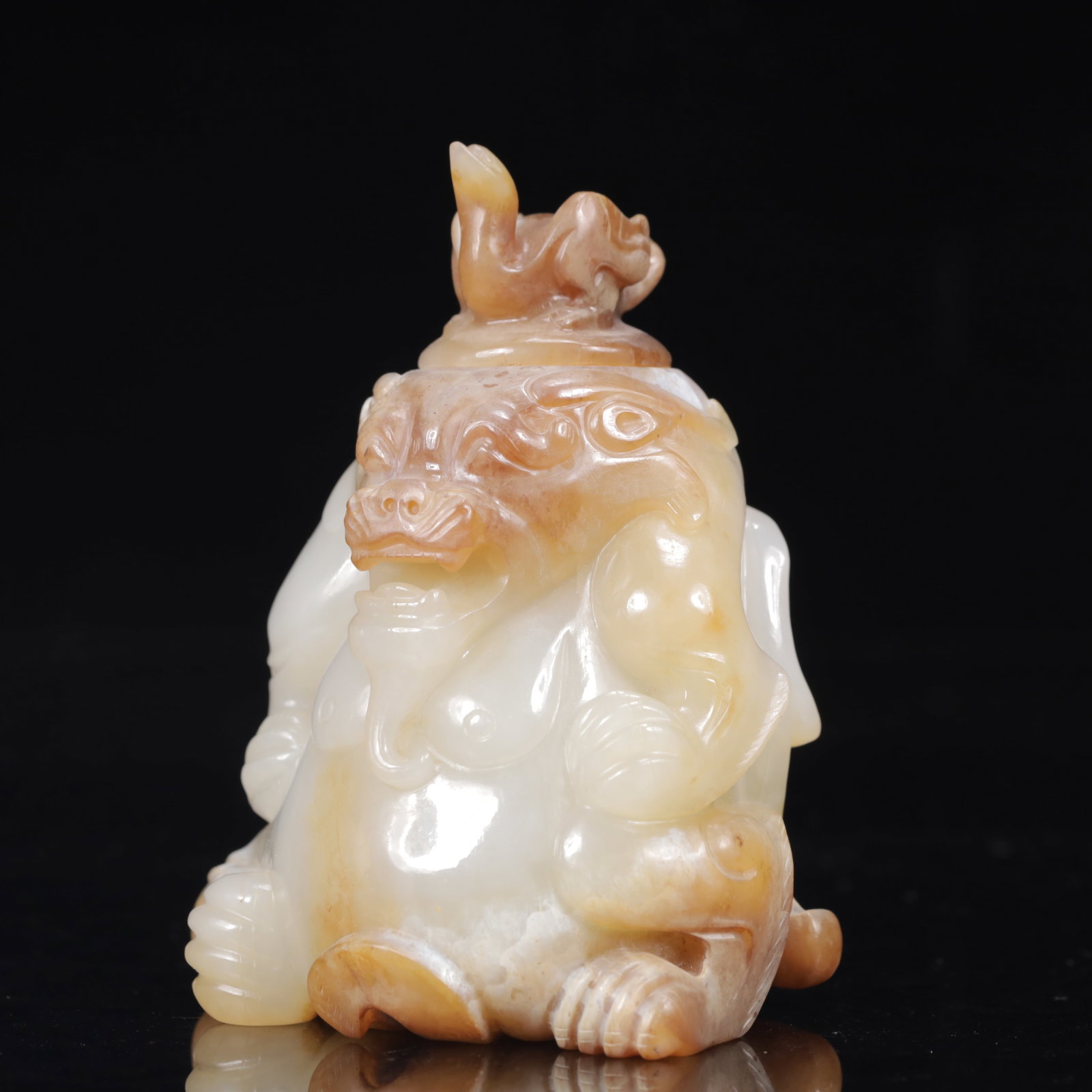 An Exquisite White Jade Dragon and Phoenix Pot - 2