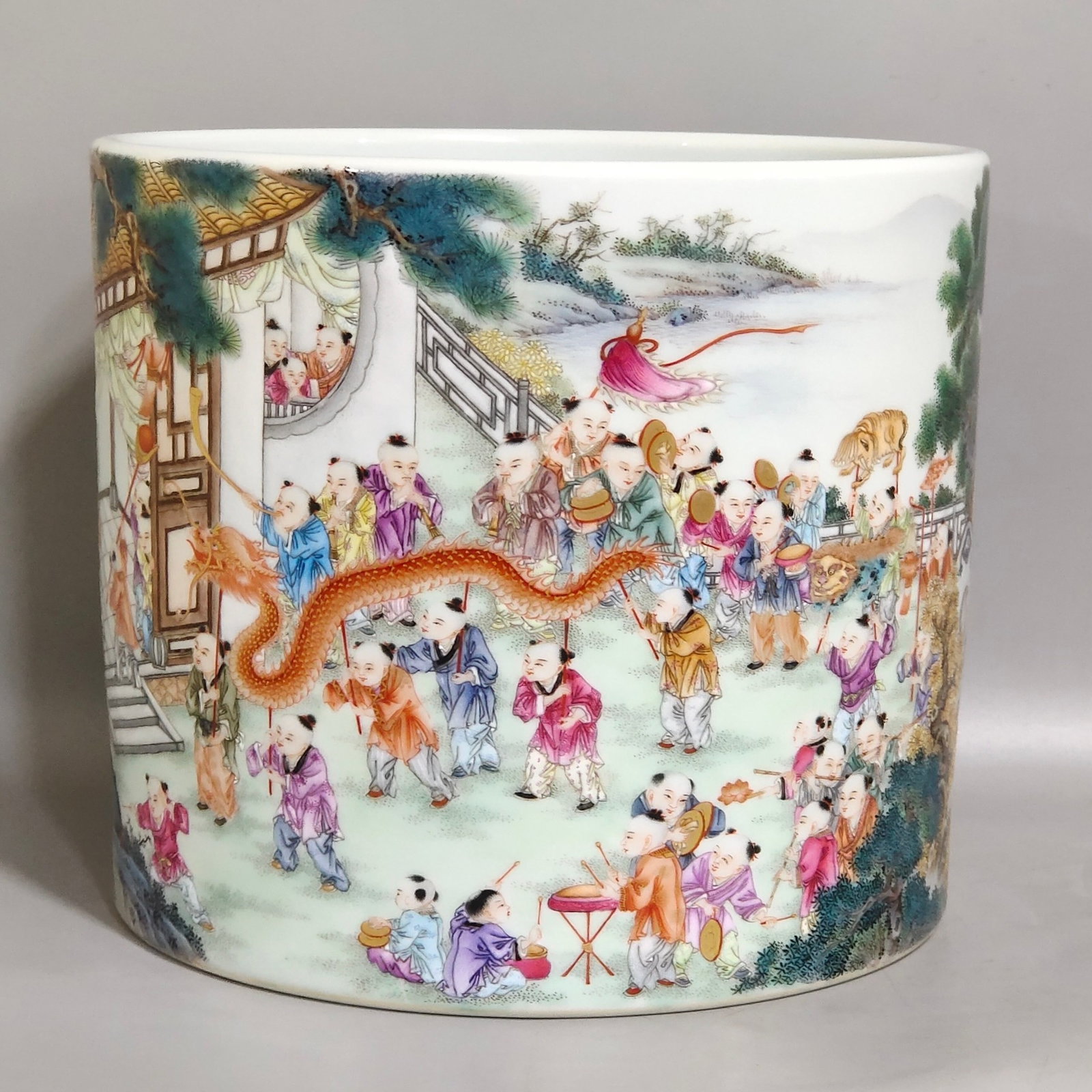 An Exquisite Famille-Rose Painted Gold Landscape and Figure Pattern Brush Pot: An Exquisite Famille-Rose Painted Gold Landscape and Figure Pattern Brush Pot,Qing Dynasty,China,Yongzheng Six-character Mark,Size:6.5inx7.5in 粉彩描金山水人&