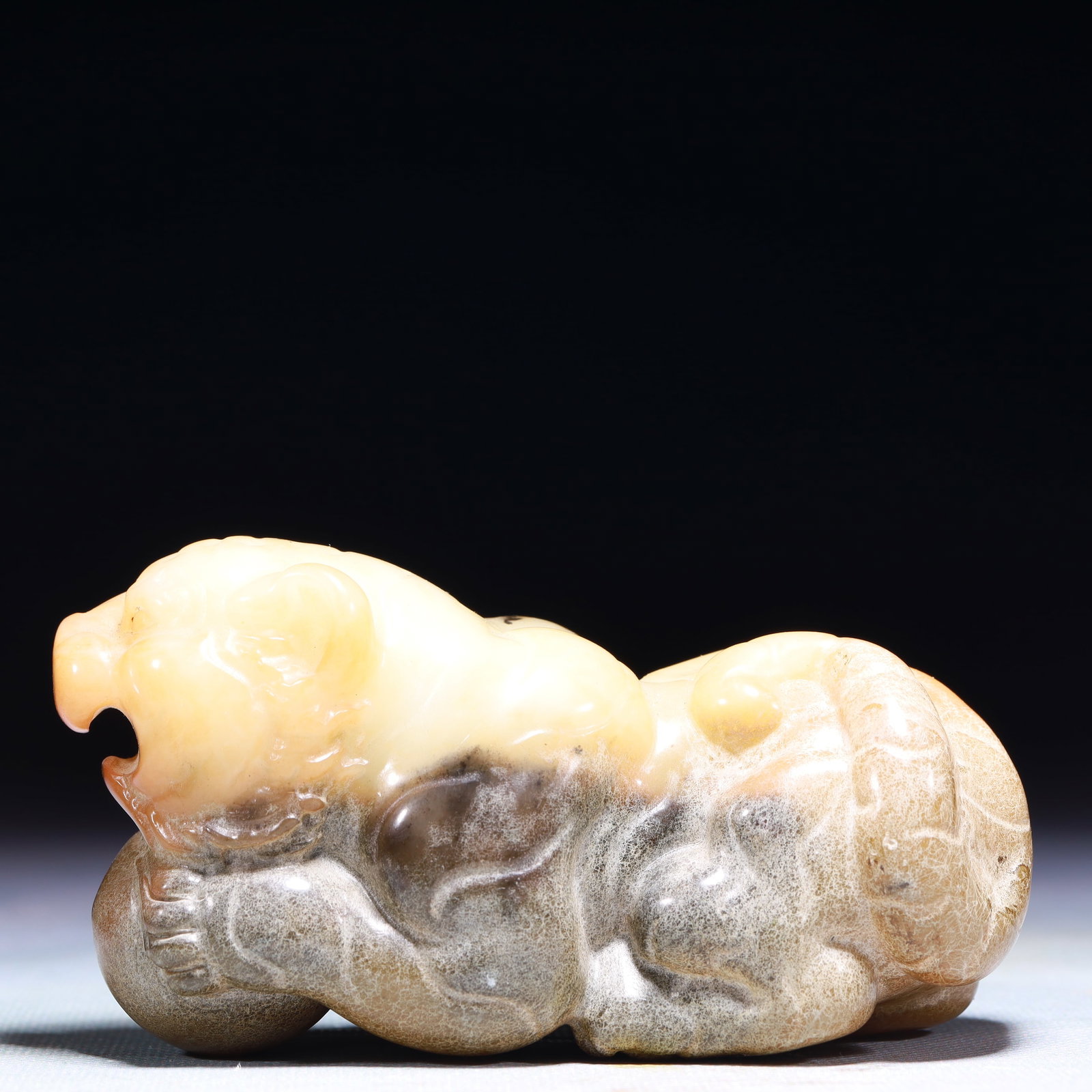 An Exquisite Archaic Jade Tiger Ornament: An Exquisite Archaic Jade Tiger Ornament,Ancient Time,China,Size:4.3inx2inx2.2in,Weight:540g 高古玉虎摆件中国远古时期