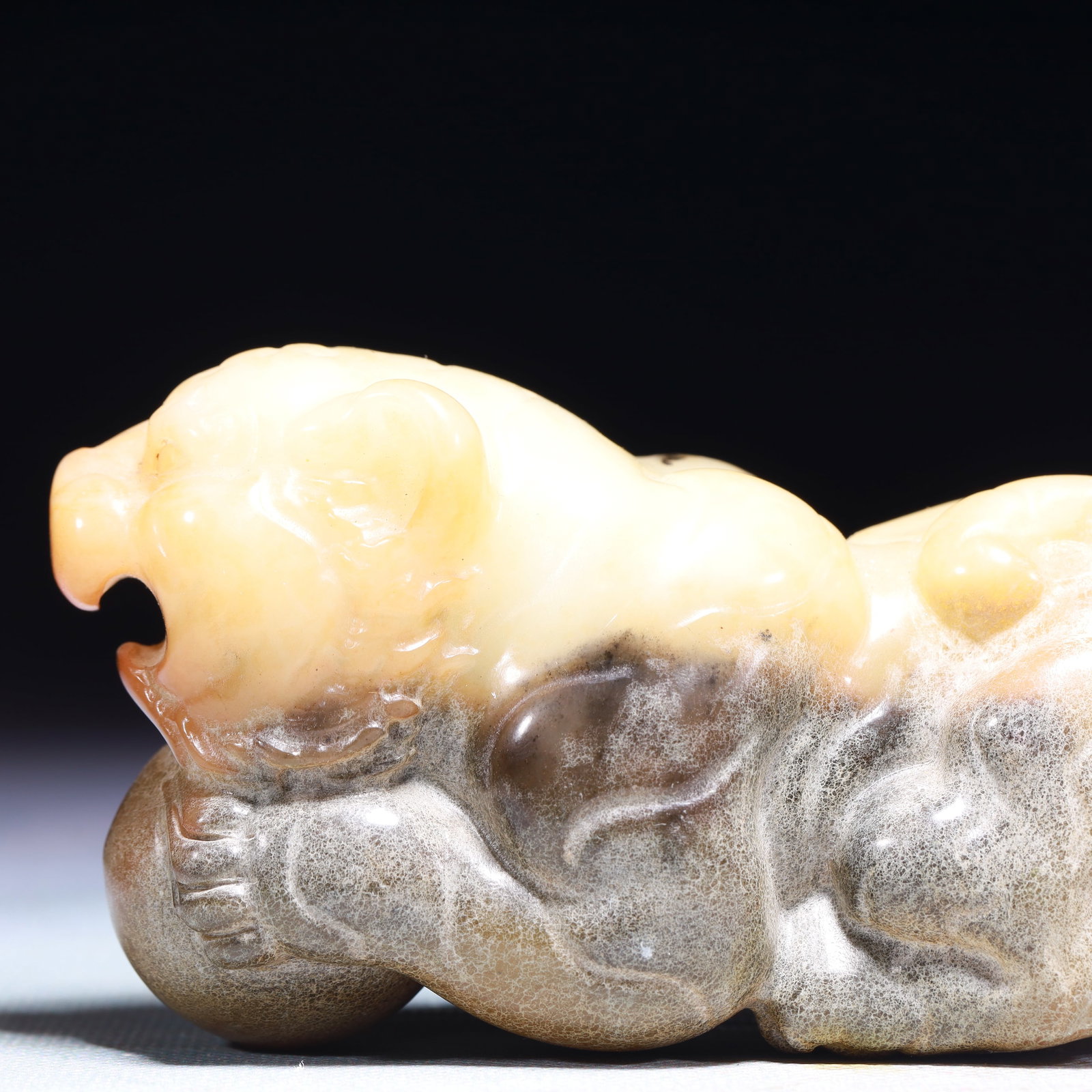 An Exquisite Archaic Jade Tiger Ornament - 2