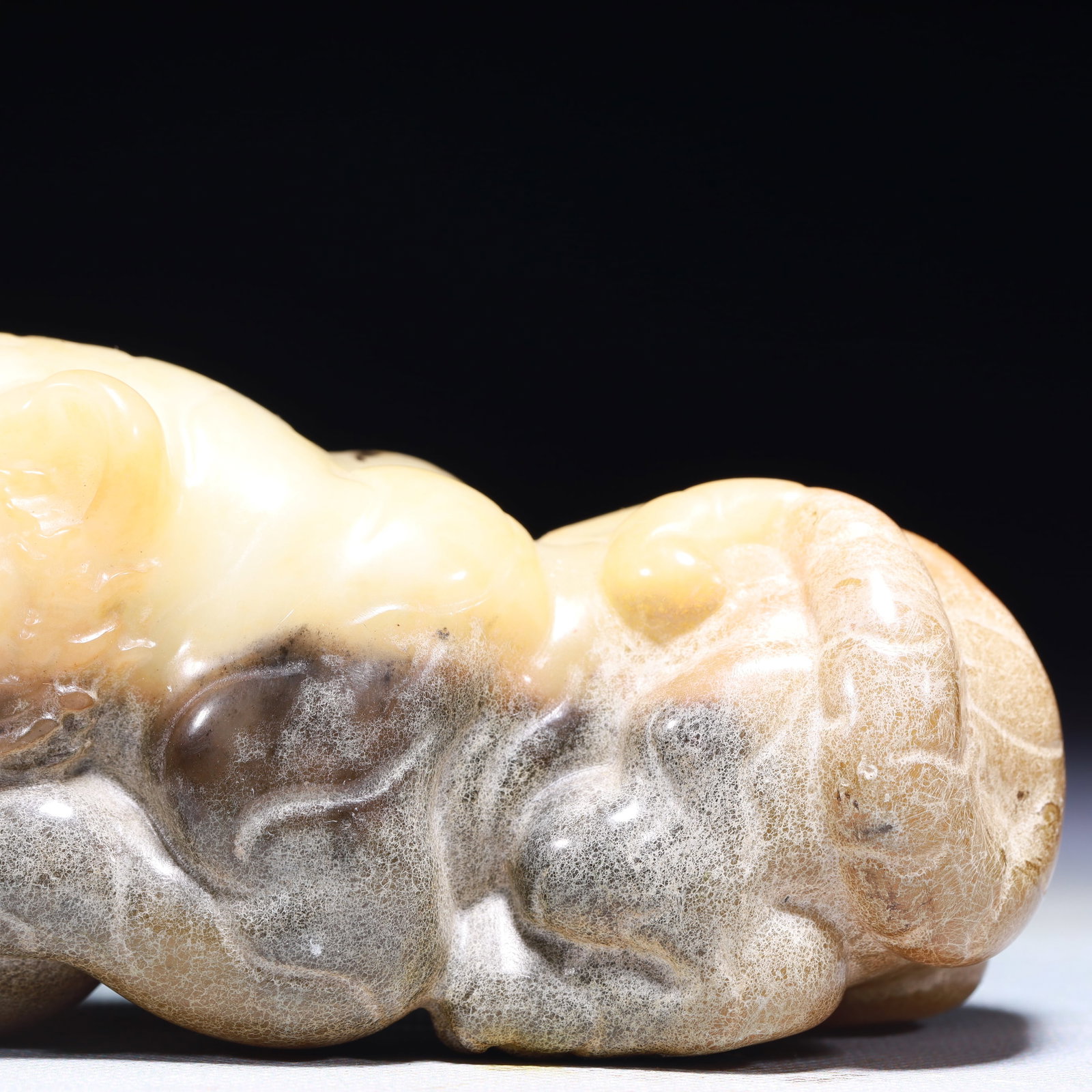 An Exquisite Archaic Jade Tiger Ornament - 3