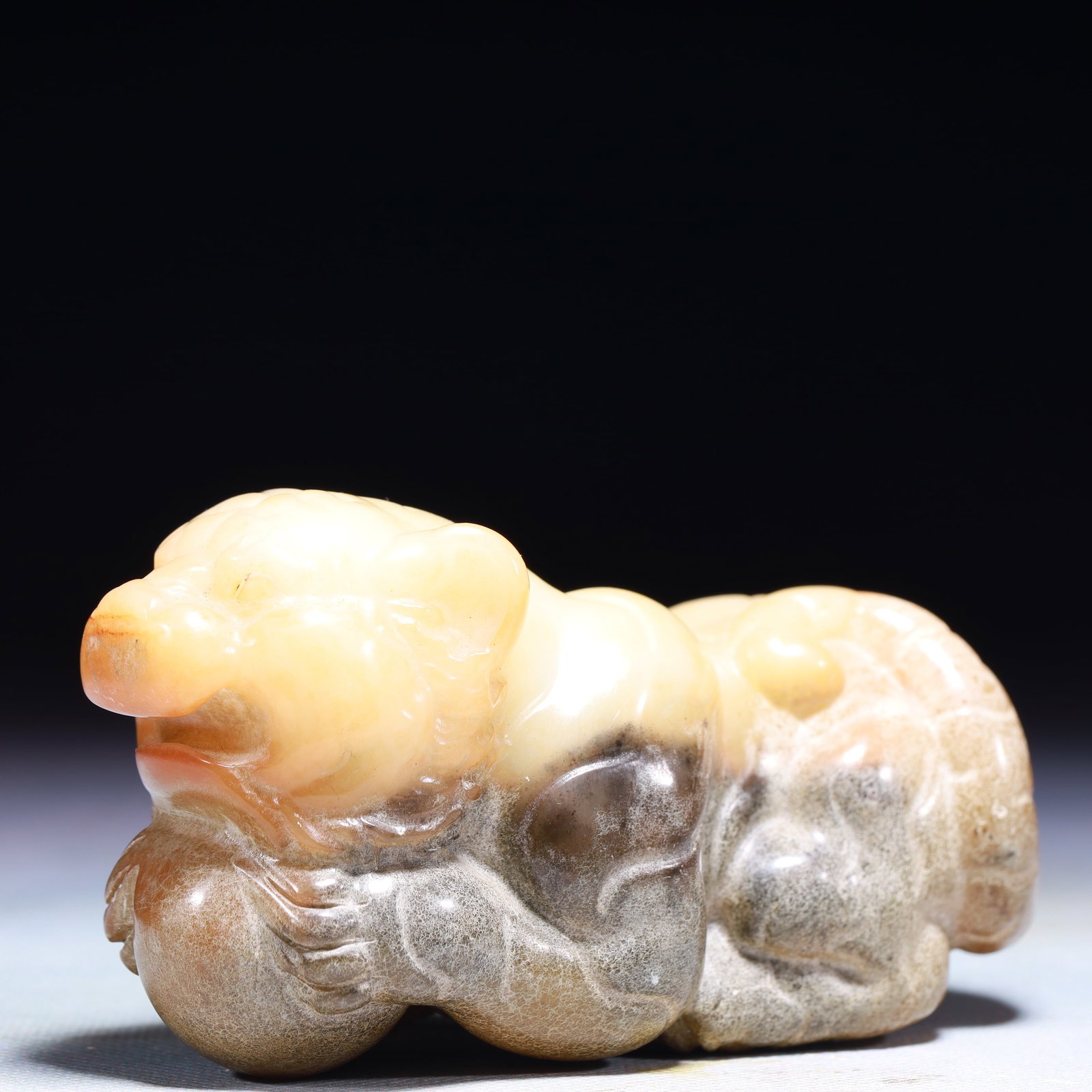 An Exquisite Archaic Jade Tiger Ornament - 4