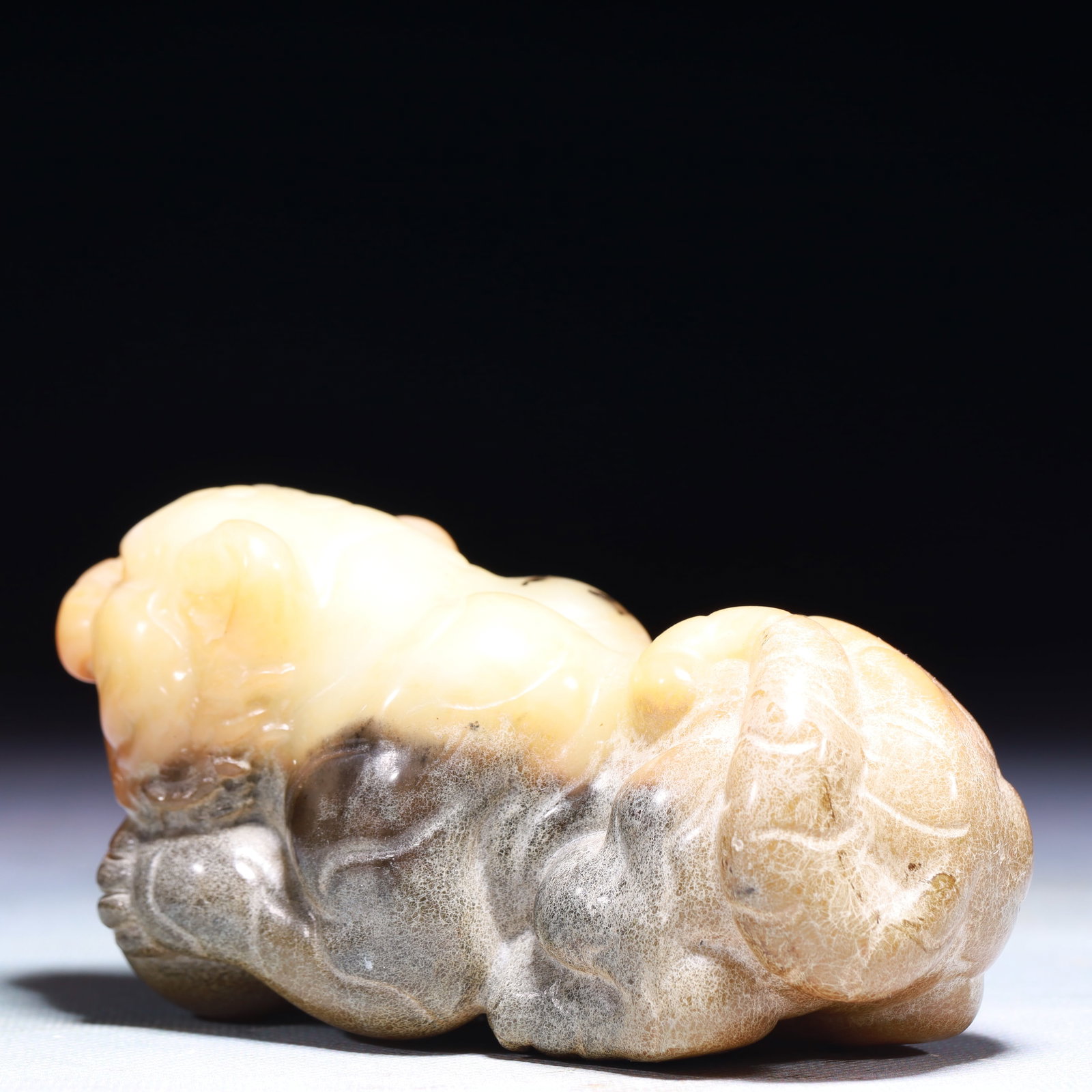 An Exquisite Archaic Jade Tiger Ornament - 9
