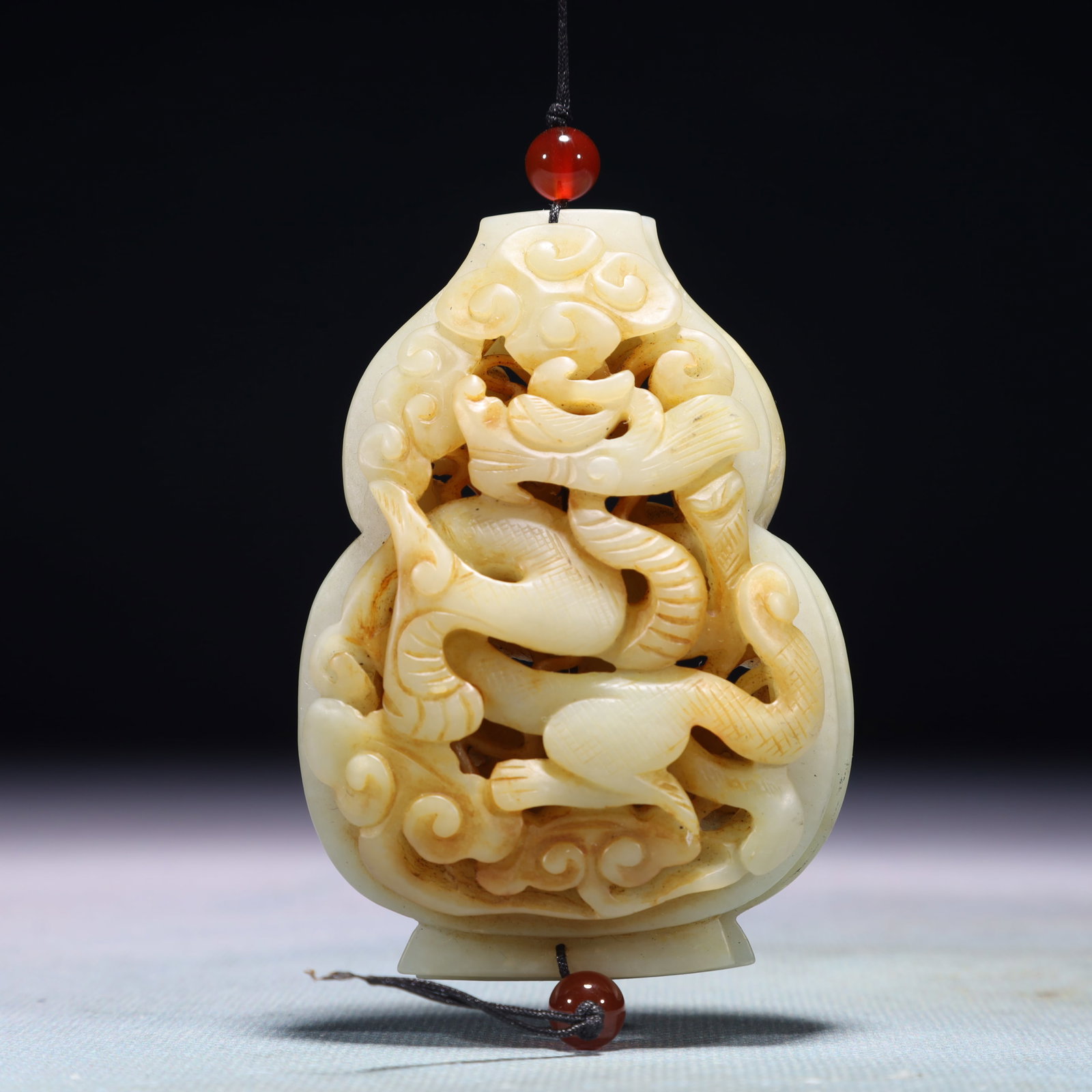 An Exquisite White Jade Auspicious Cloud and Dragon Pattern Pendant: An Exquisite White Jade Auspicious Cloud and Dragon Pattern Pendant,Qing Dynasty,China,Size:2.2inx0.8inx3.1in,Weight:128.8g