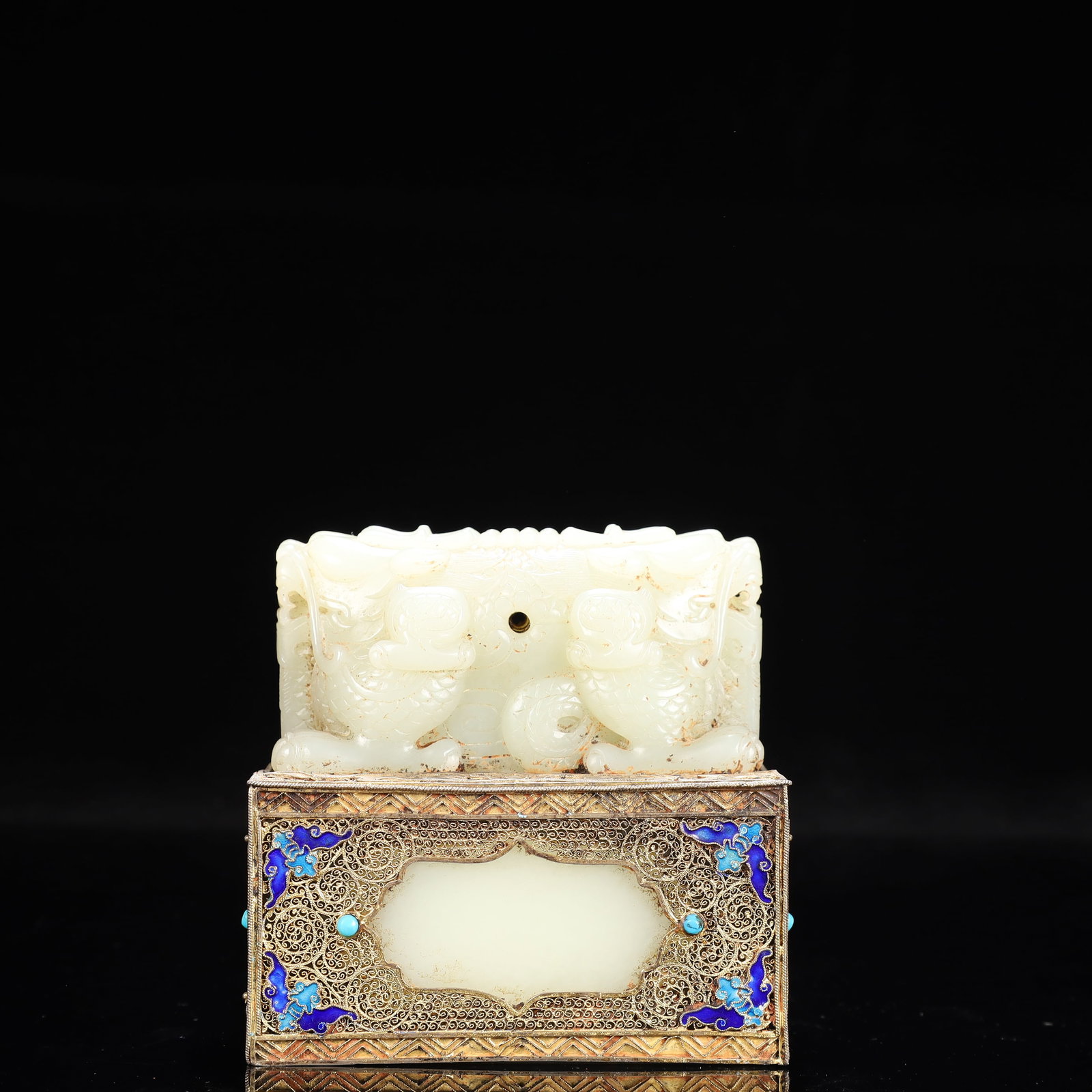 An Exquisite Flower silk gold-plated Inlaid White Jade Auspicious Beast Pattern Seal,Inlaid Gems: An Exquisite Flower silk gold-plated Inlaid White Jade Auspicious Beast Pattern Seal,Inlaid Gems,Qing Dynasty, China,Size:4.3inx4.1in,Weight:2600g 花丝鎏金镶白ħ