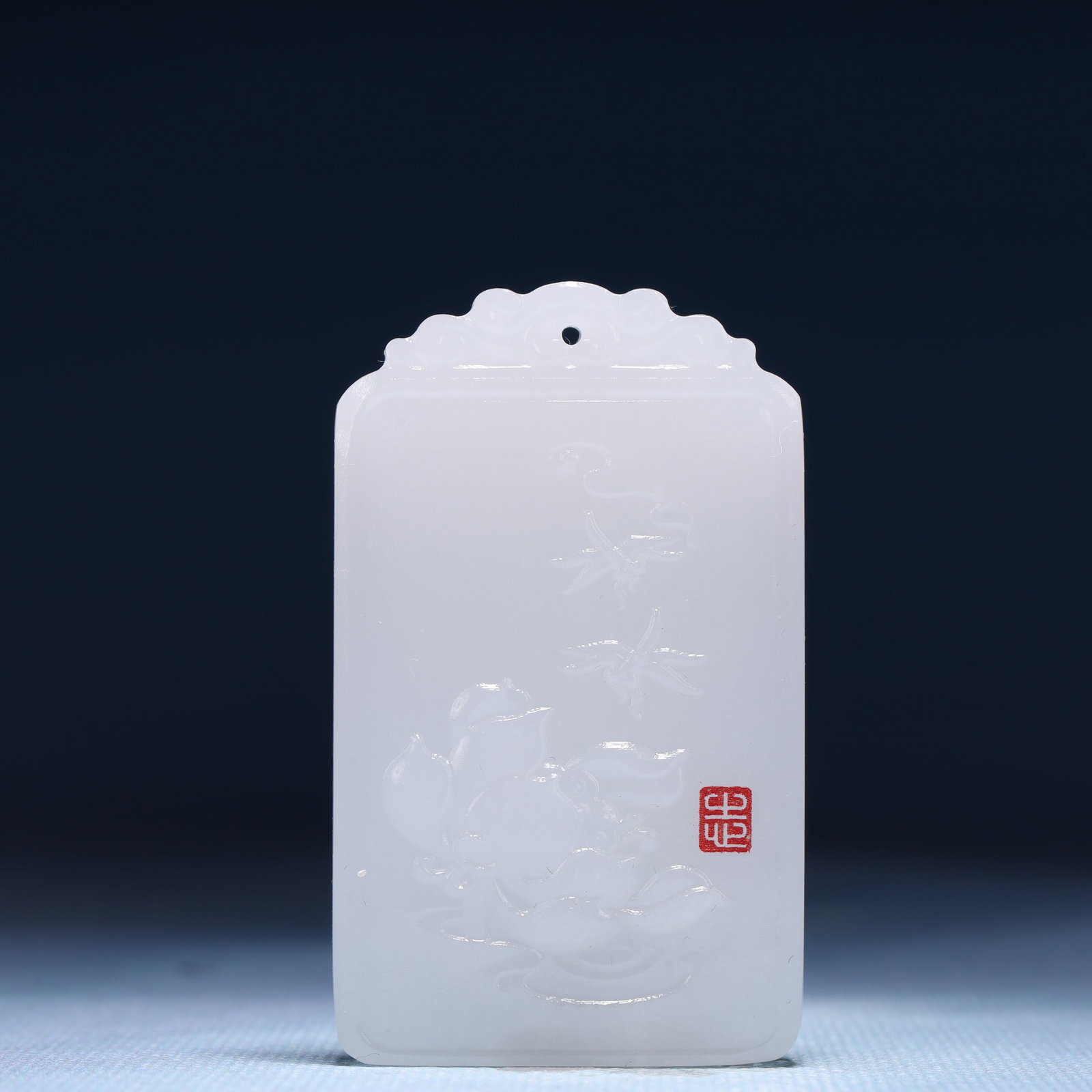 An Exquisite White Jade Flower Pattern Pendant: An Exquisite White Jade Flower Pattern Pendant,Size:1.6inx0.4inx2.4in,Weight:53g 白玉花卉纹牌