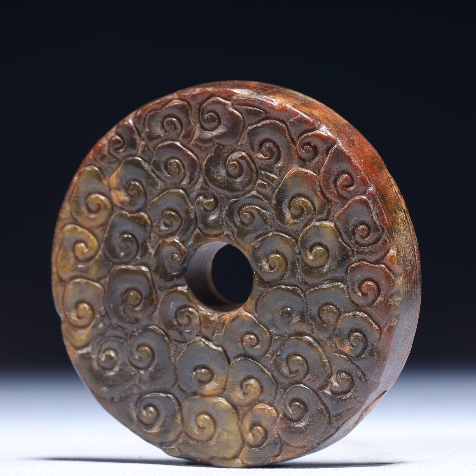 An Exquisite Archaic Jade Auspicious Cloud Pattern Pendant - 2
