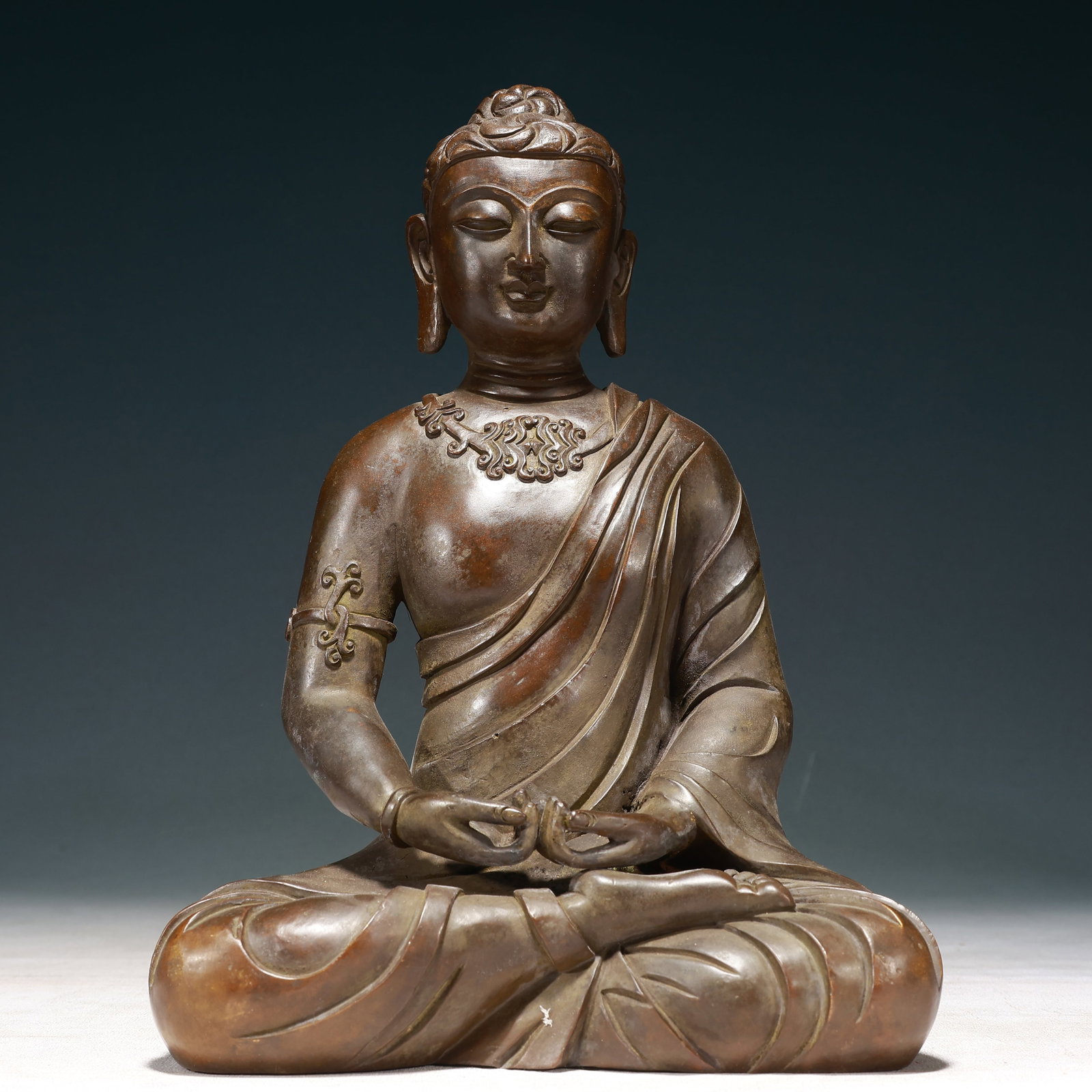 A Solemn Bronze Statue of Sakyamuni: A Solemn Bronze Statue of Sakyamuni,Qing Dynasty,China,Size:8.3inx4.7inx11.8in,Weight:5400g 铜如来像,中国清代