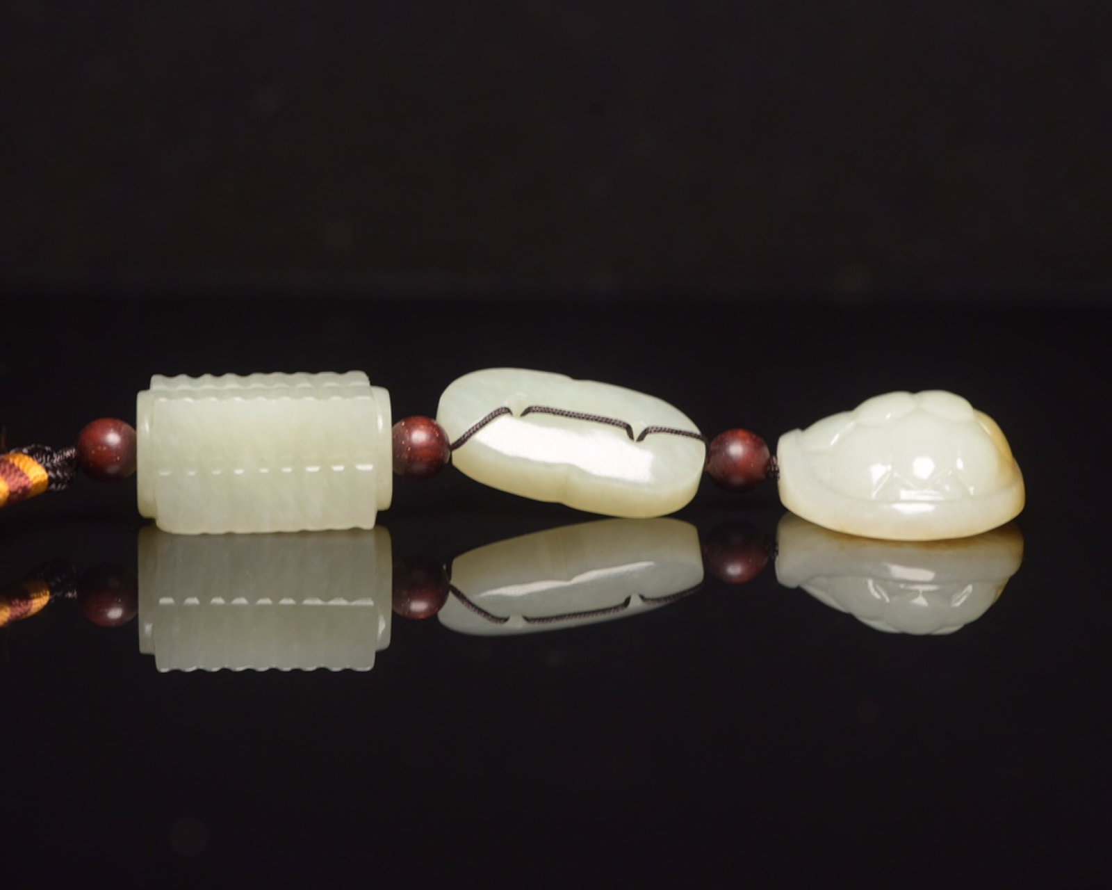 An Exquisite White Jade Turtle Shell Pendant - 3