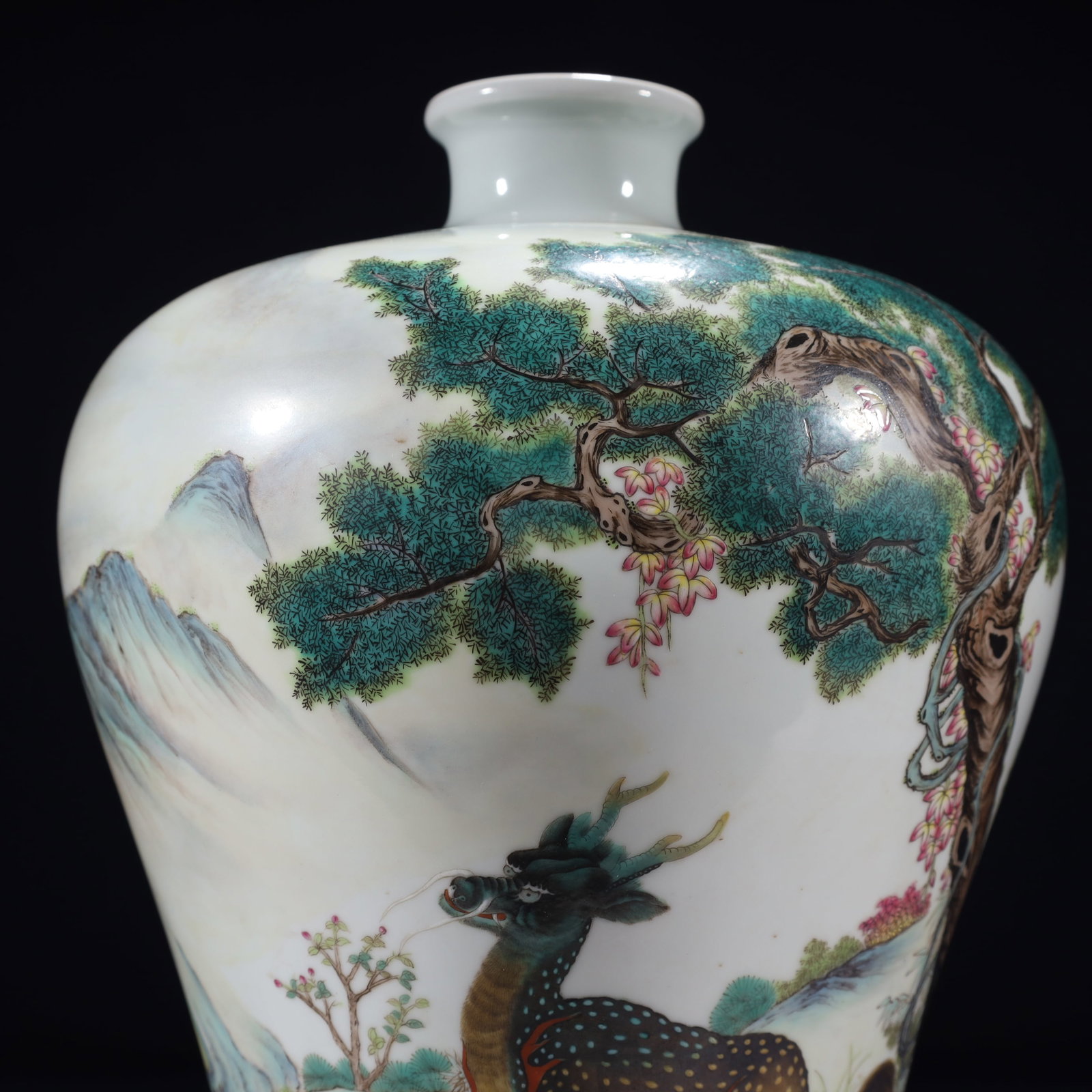 An Exquisite Enamel Landscape Pattern Vase - 2
