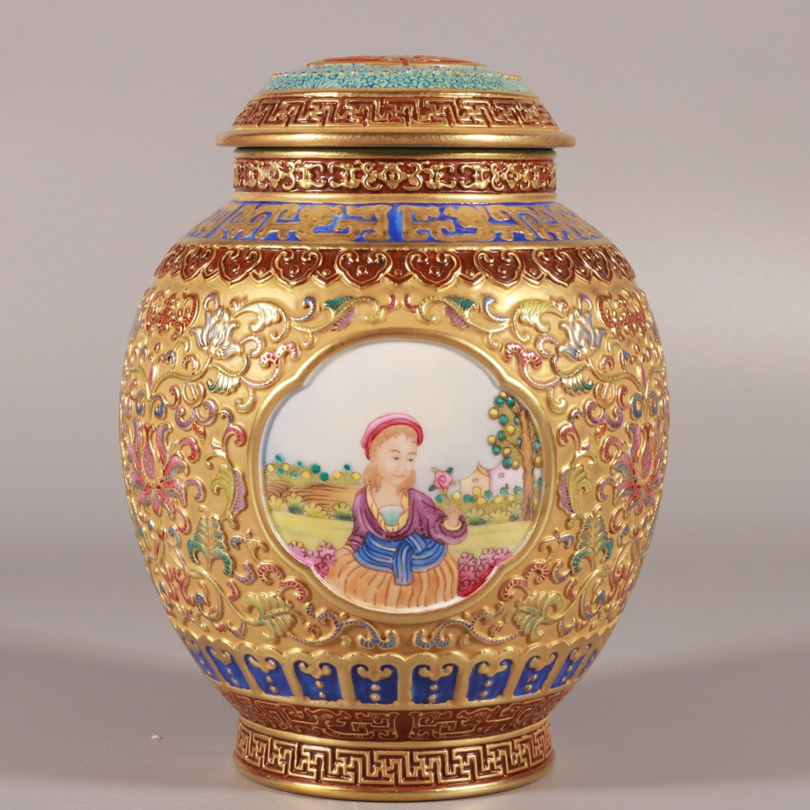 An Exquisite Gold Ground Enamel Lotus Pattern Jar with Cover: An Exquisite Gold Ground Enamel Lotus Pattern Jar with Cover,Qing Dynasty,China,Qianlong Six-character Mark,Size:6.5inx4.5in