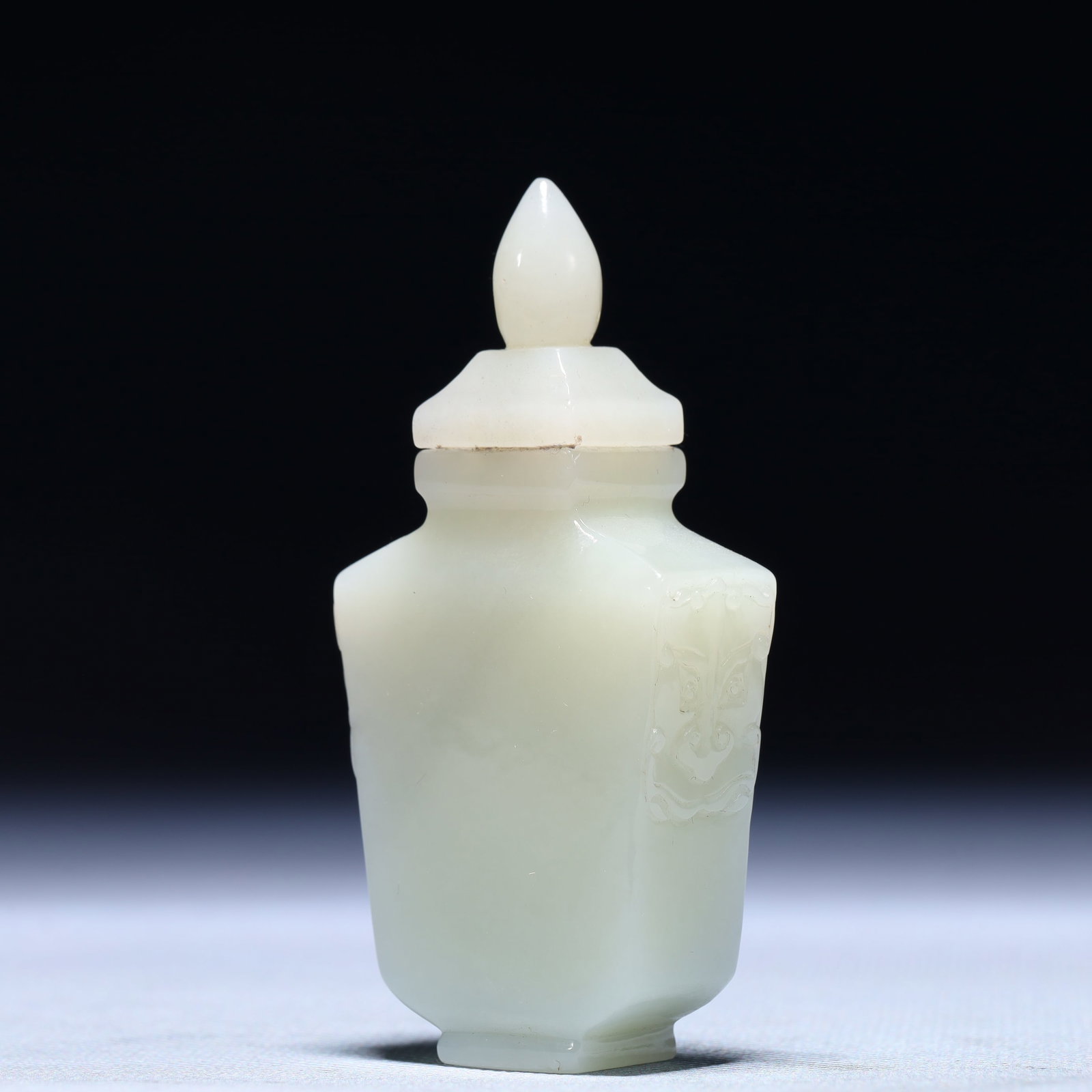 An Exquisite White Jade Beast-Face Pattern Bottle - 2