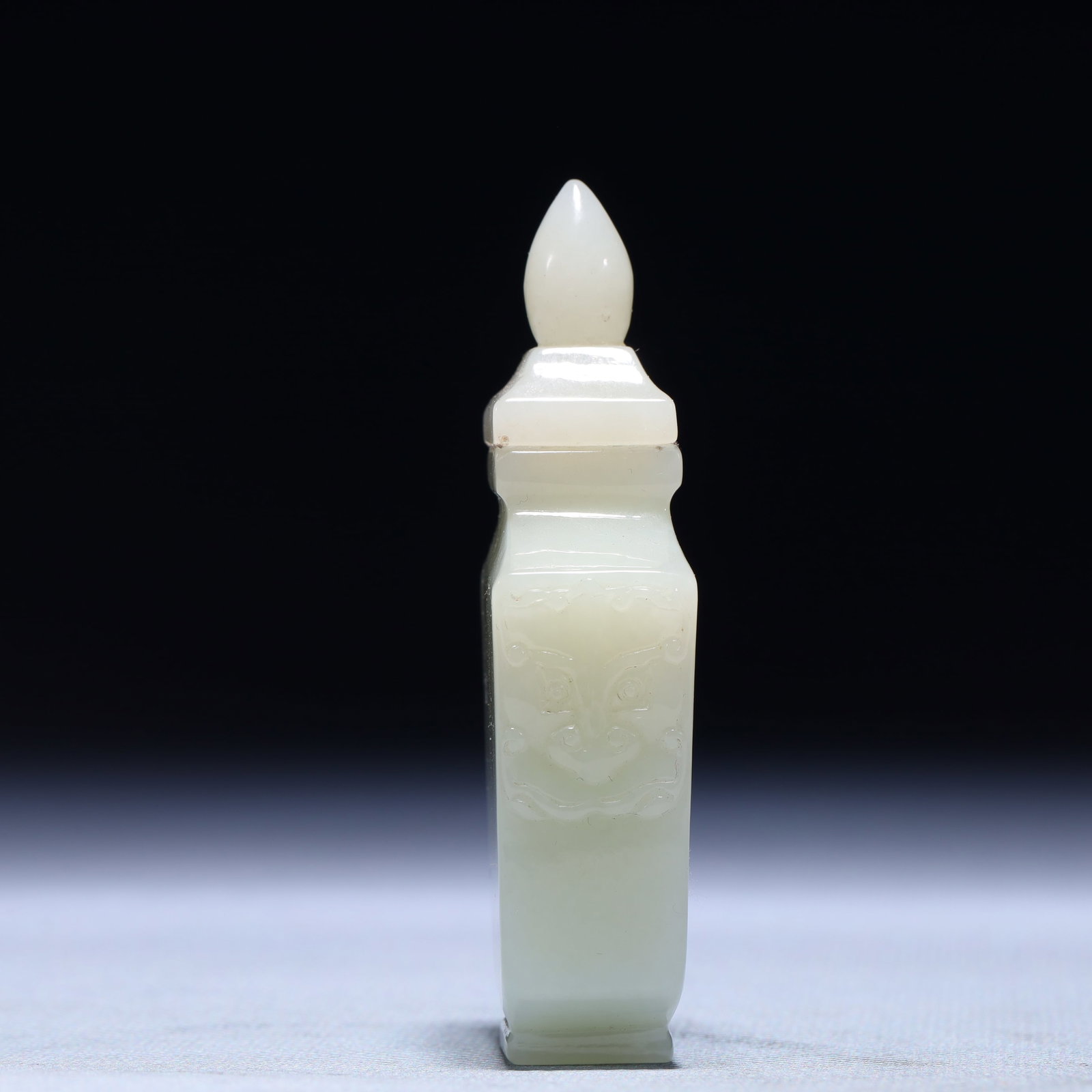 An Exquisite White Jade Beast-Face Pattern Bottle - 3